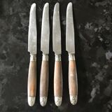Pop-up Christmas 2022 Set of 4 knives in horns and chiseled metal dating from the early twentieth century.