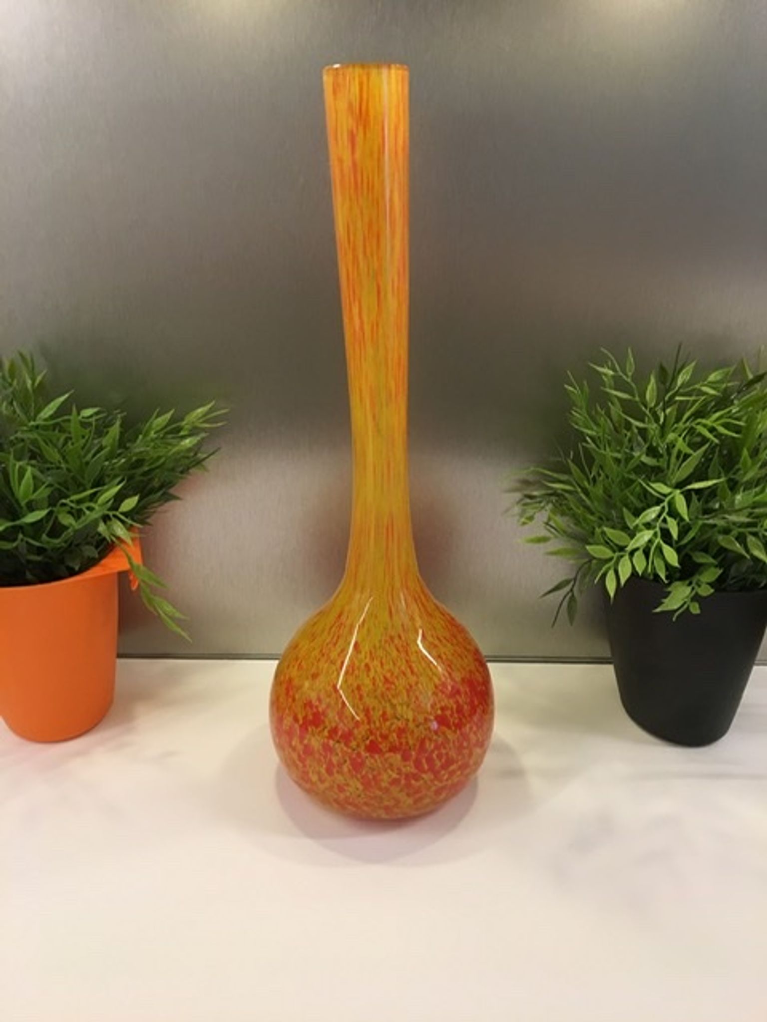 Vase à long col signé Mulaty de style Art Déco