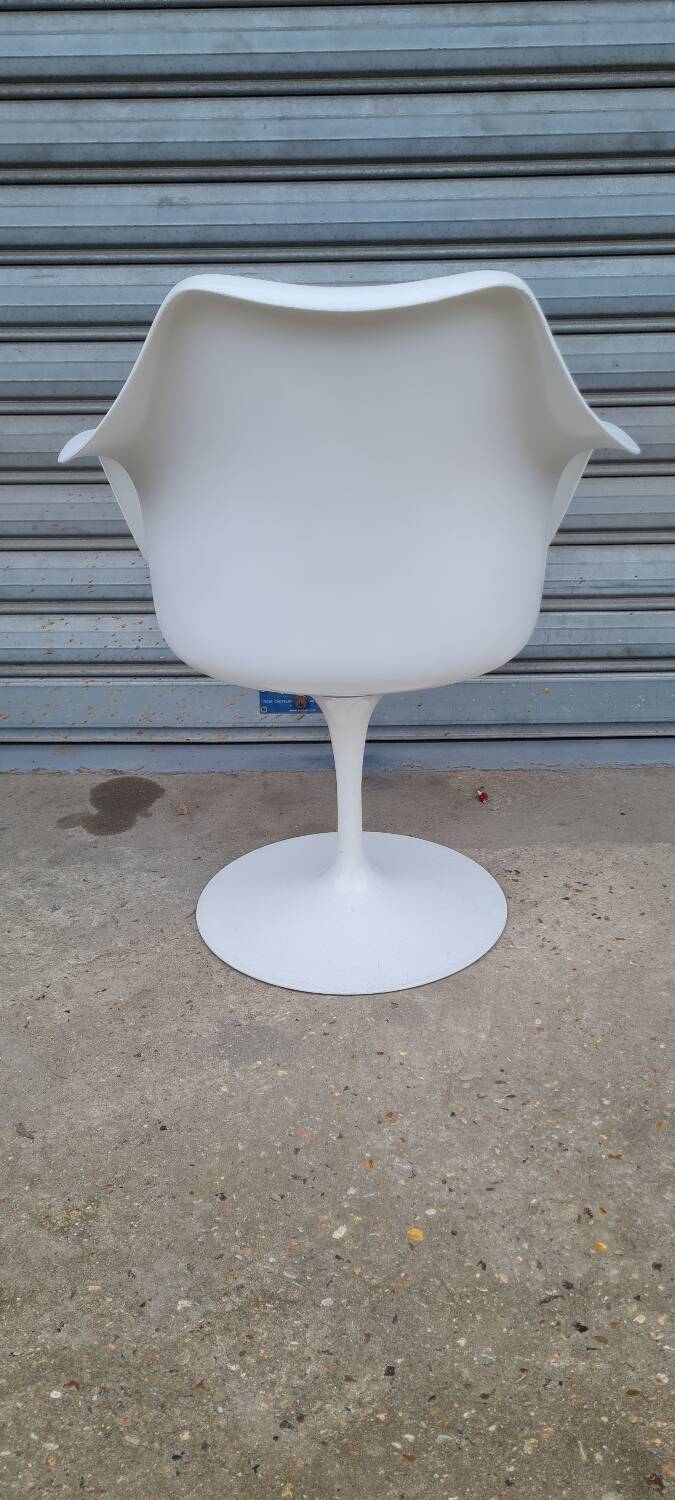 Fauteuil tulipe de eero saarinen pour knoll international 1960
