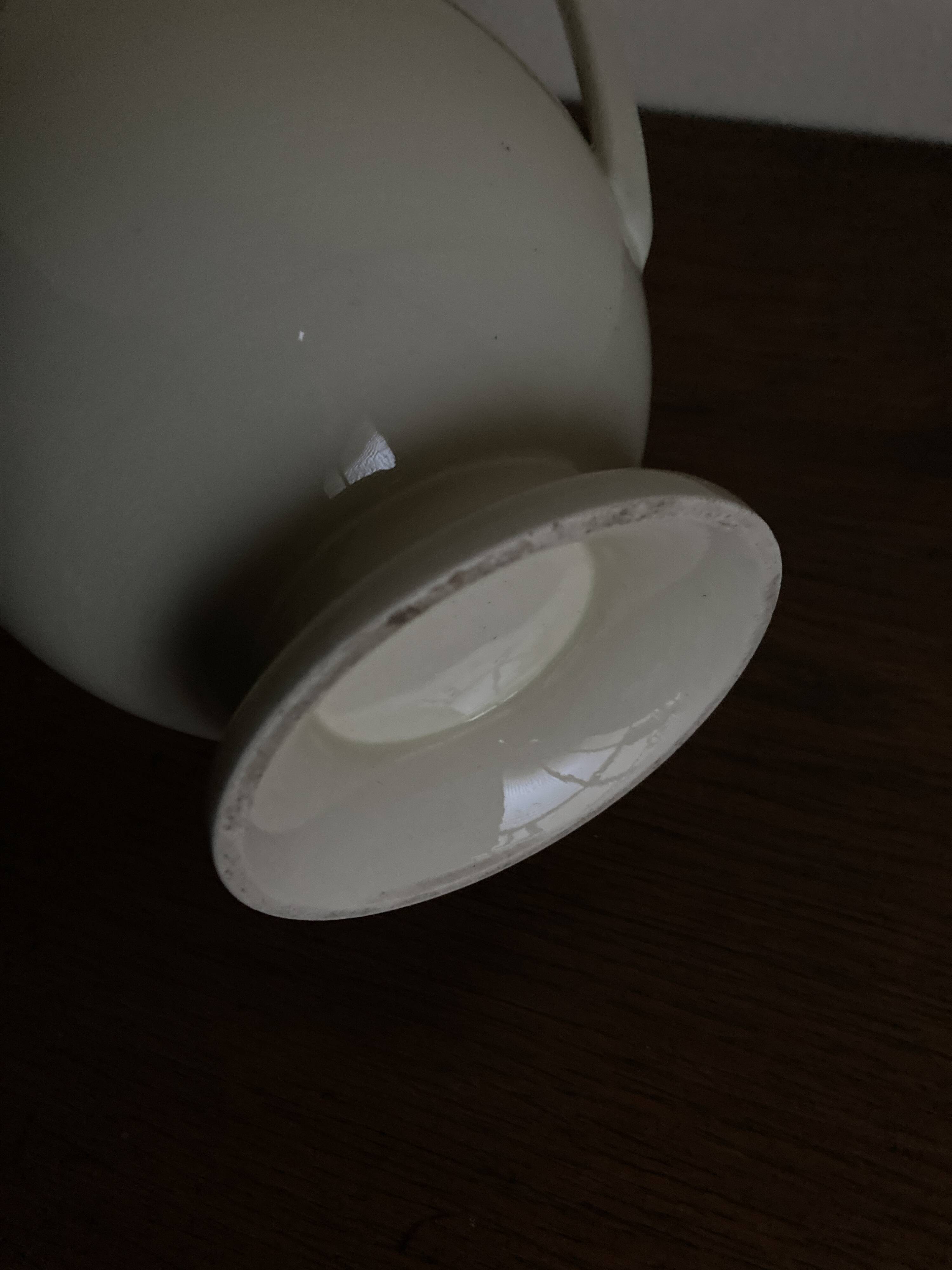 Creil and Montereau neo-classical Directoire coffee pot in fine earthenware circa 1800