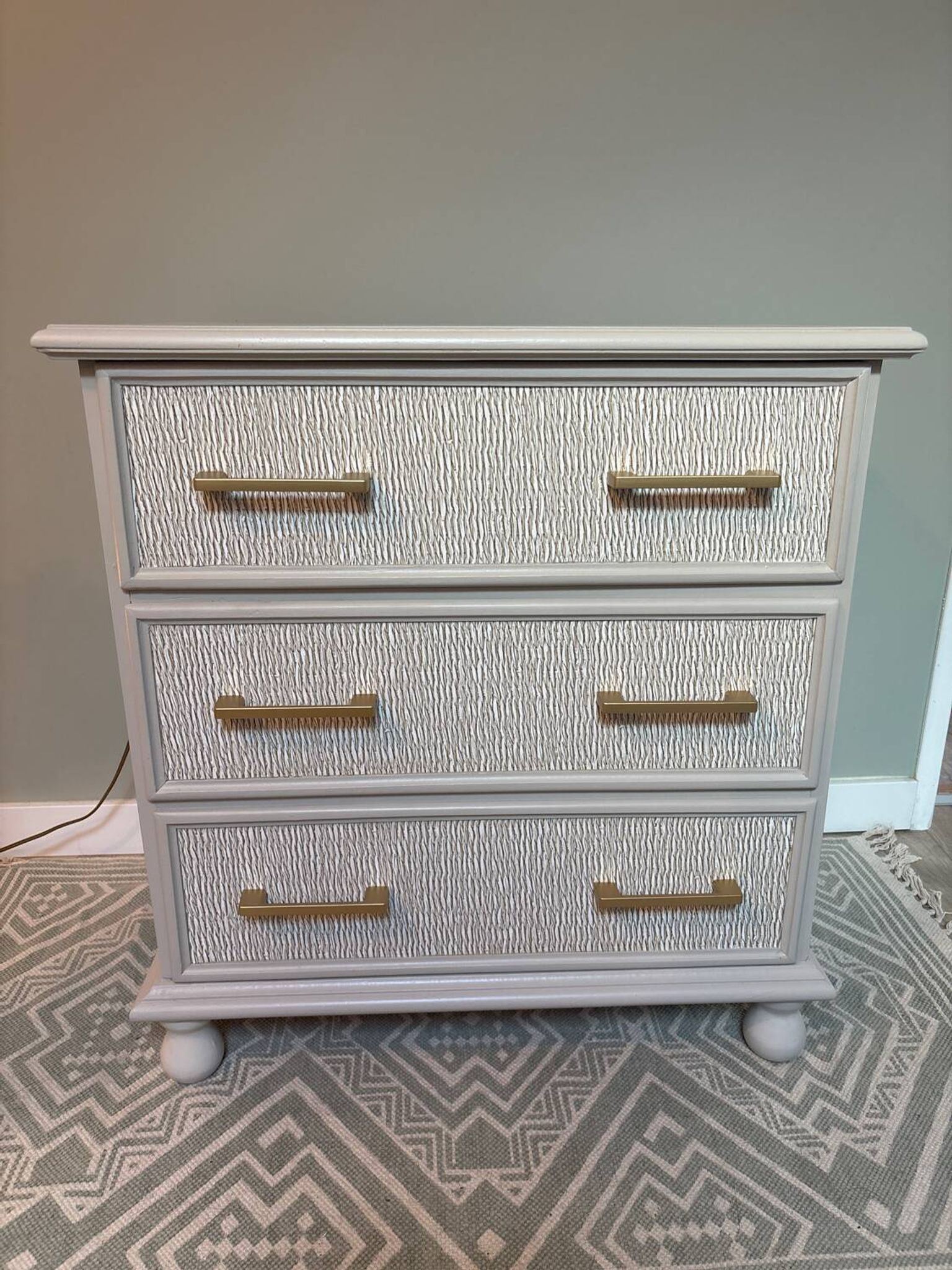 Chest of drawers