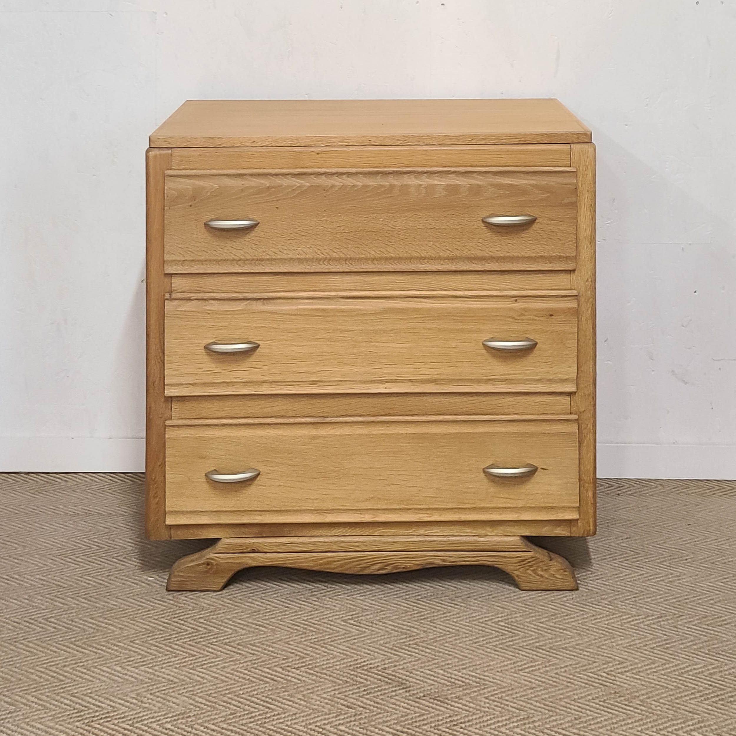 Vintage oak chest of drawers