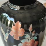 Vase with lid. decorative asian potiche with undulations. floral motifs/exotic bird. exclusive décor, made in italy. high 30 cm