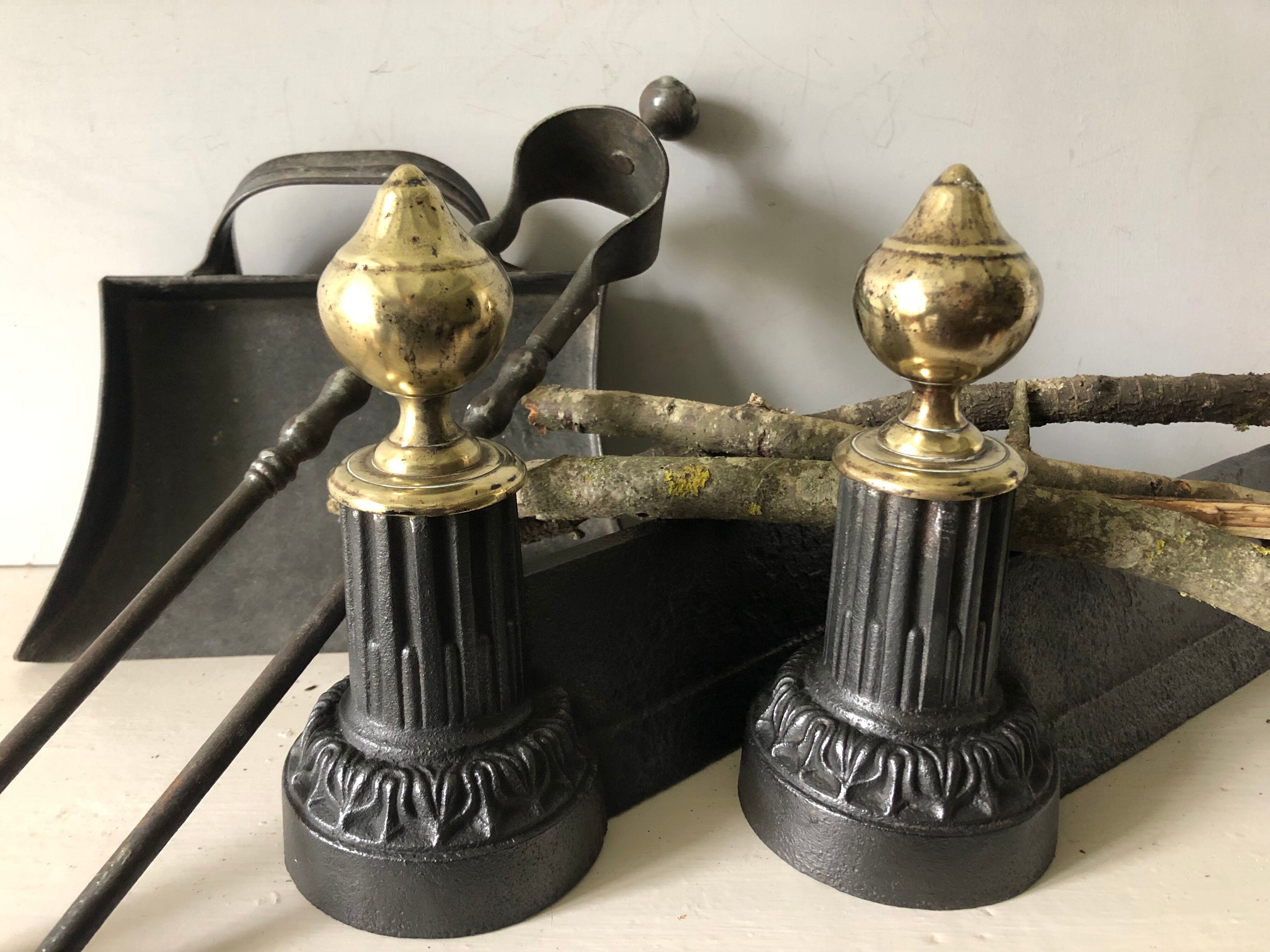 Pair of neoclassical chenets