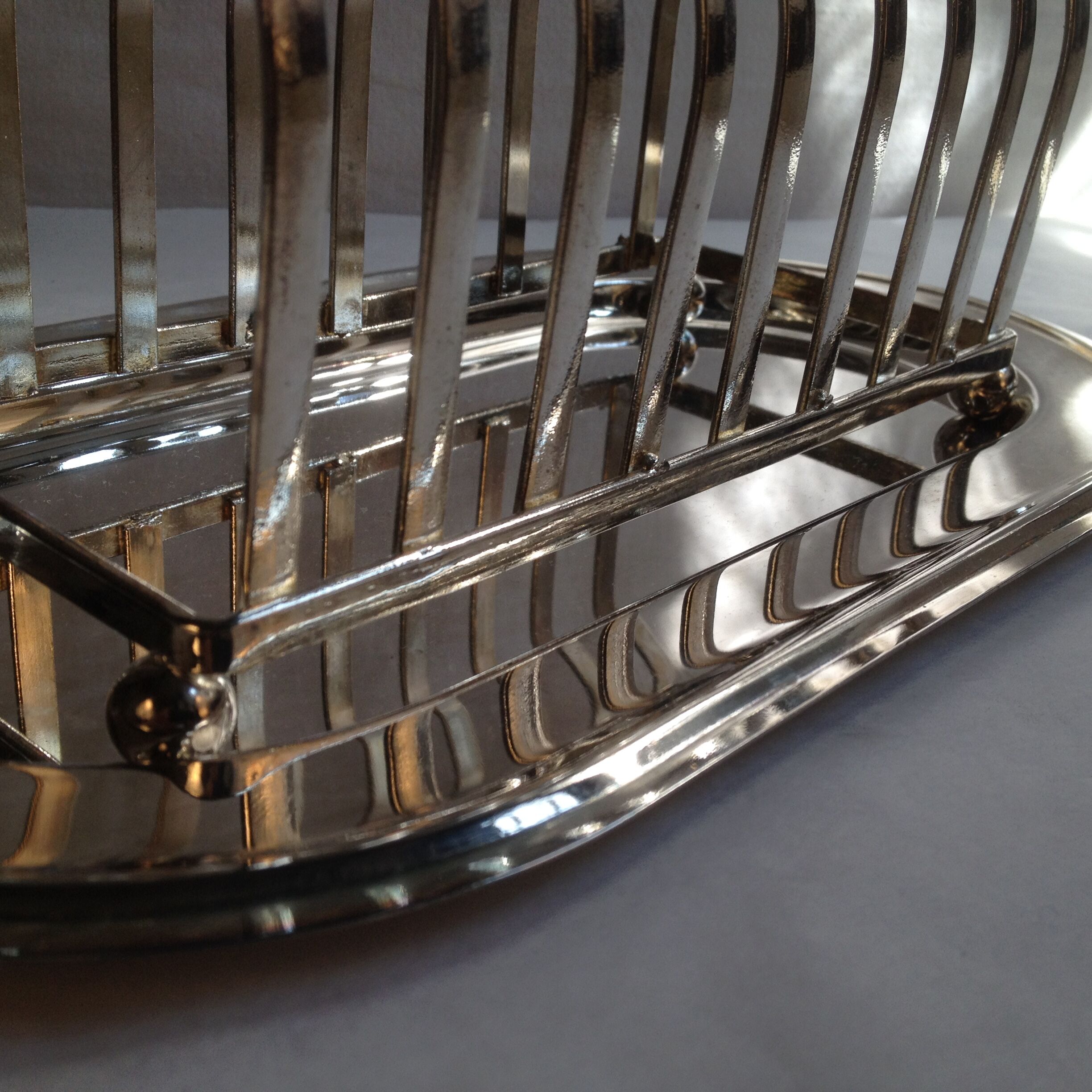 Taost door in silver metal