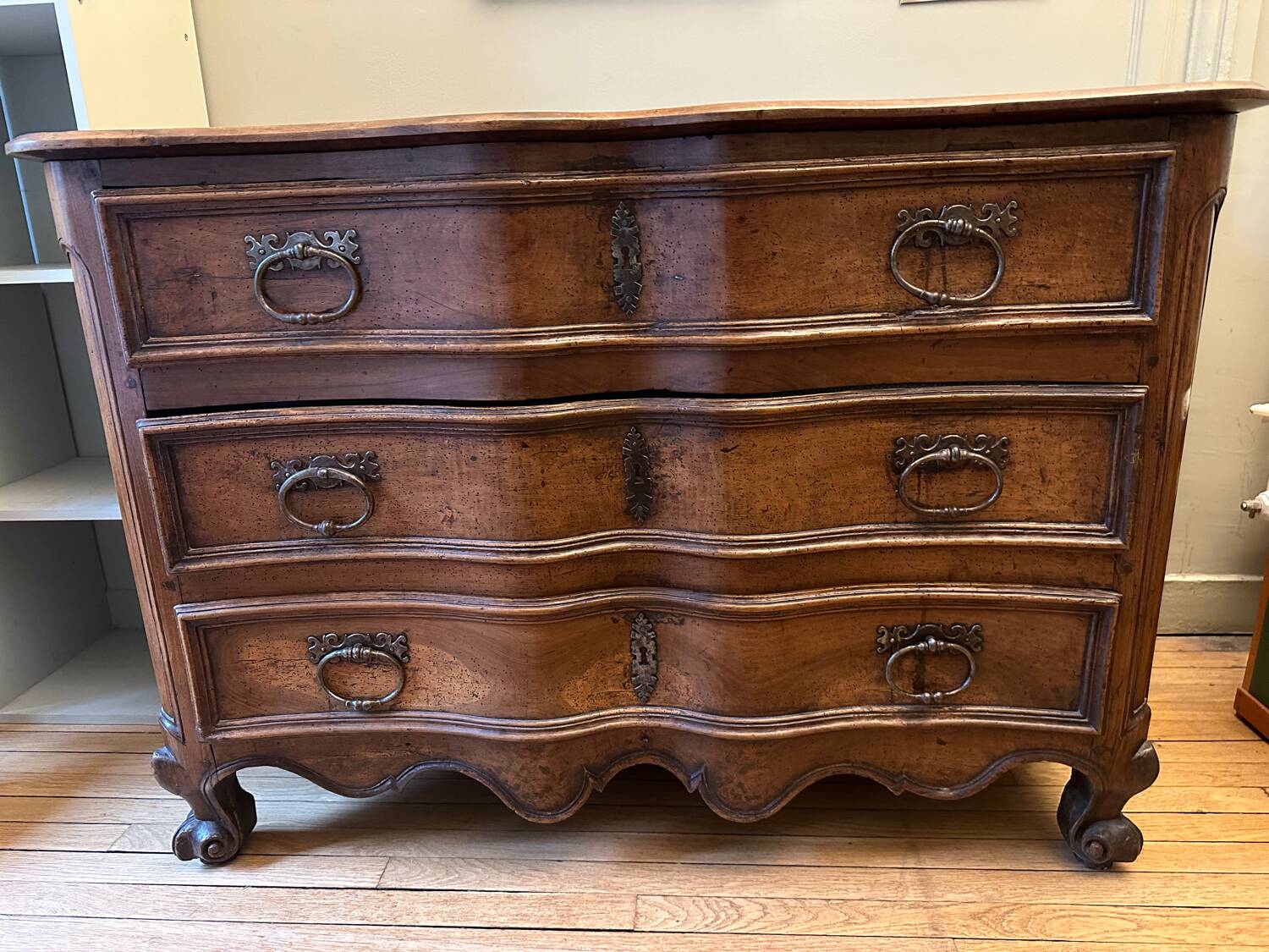 18th century walnut chest of drawers