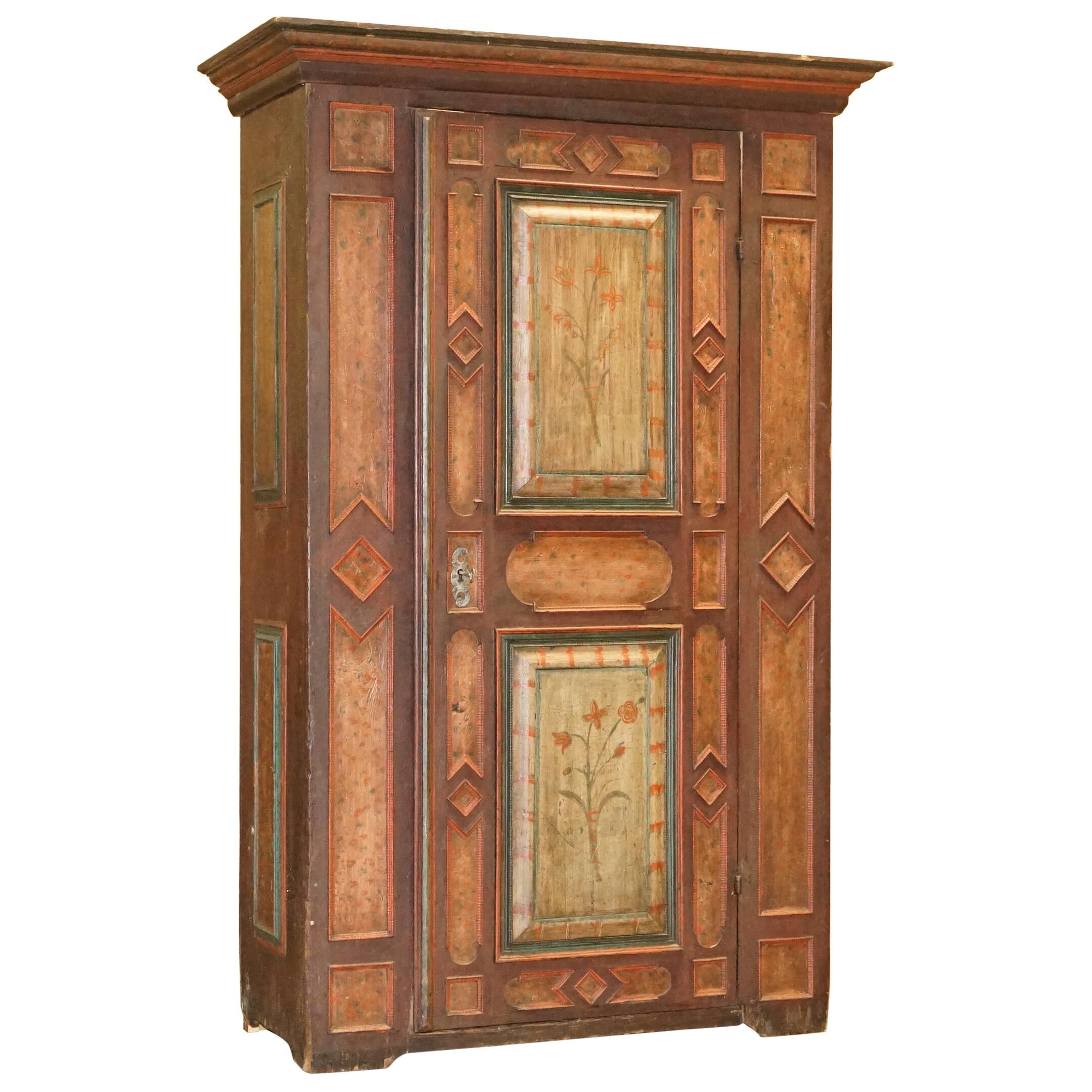 Hand-painted armoire Sublime from around 1800 in oak.