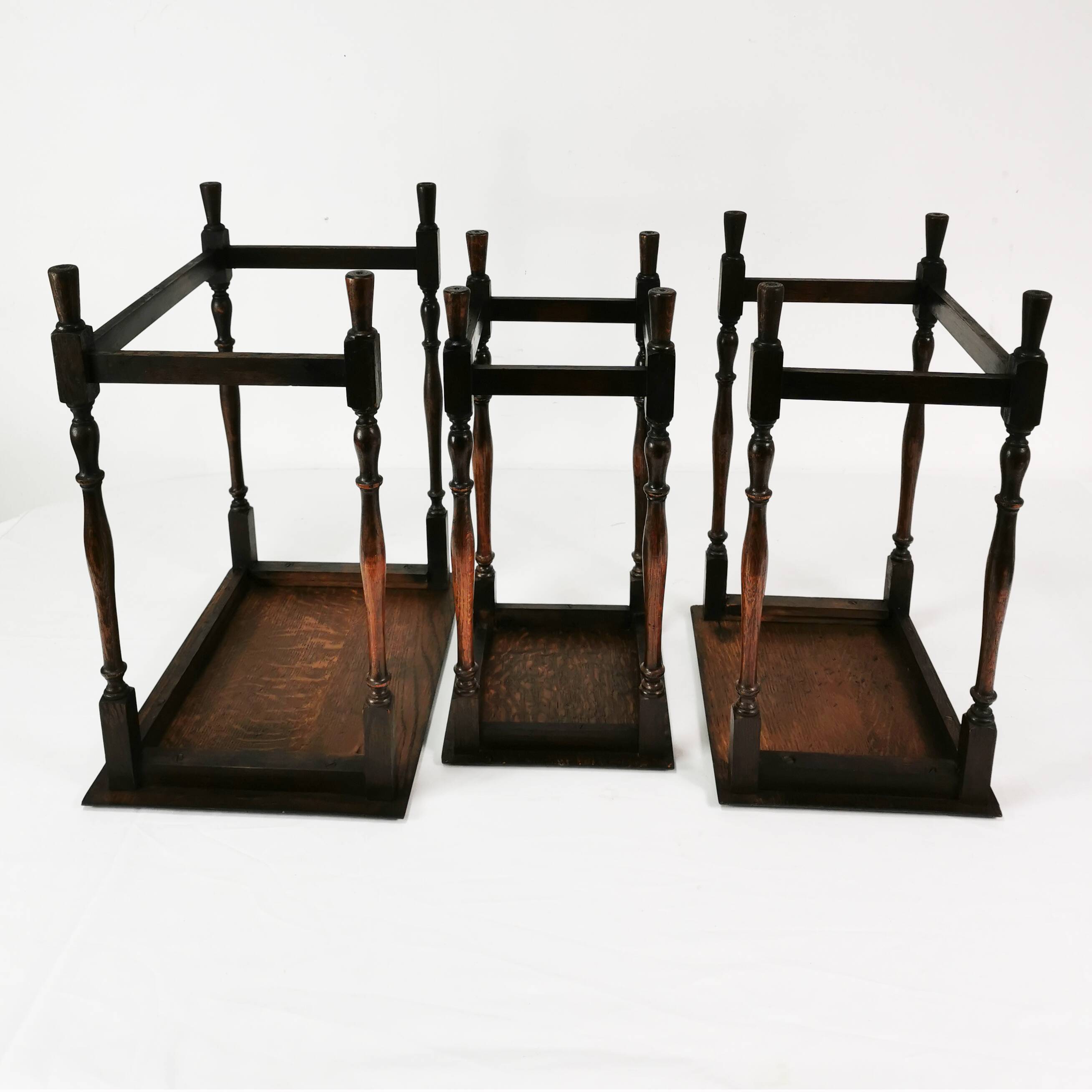 Table gigognes ancienne, Angleterre vers 1920.