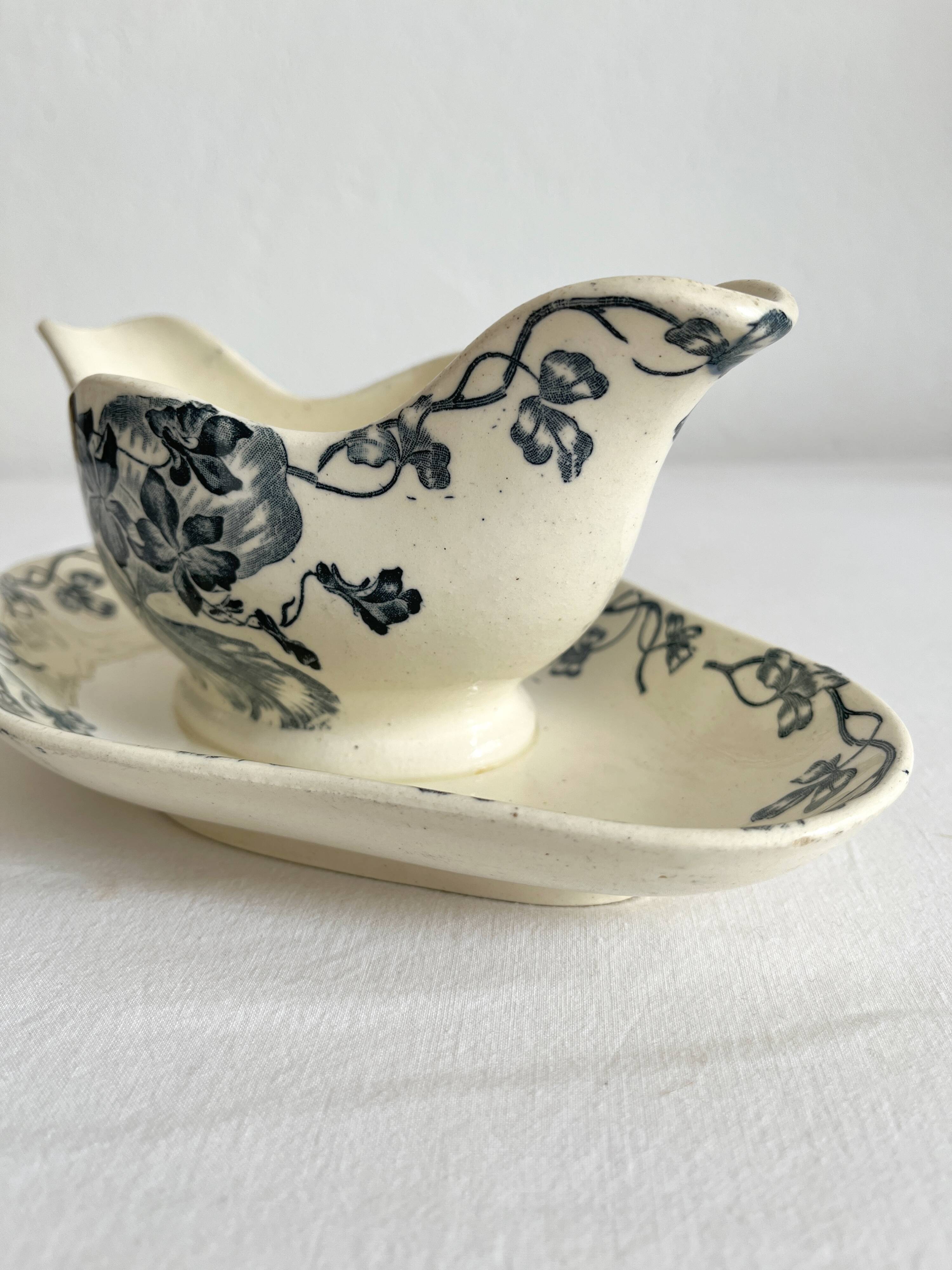 Old iron clay sauce boat "Les Violettes" Salins