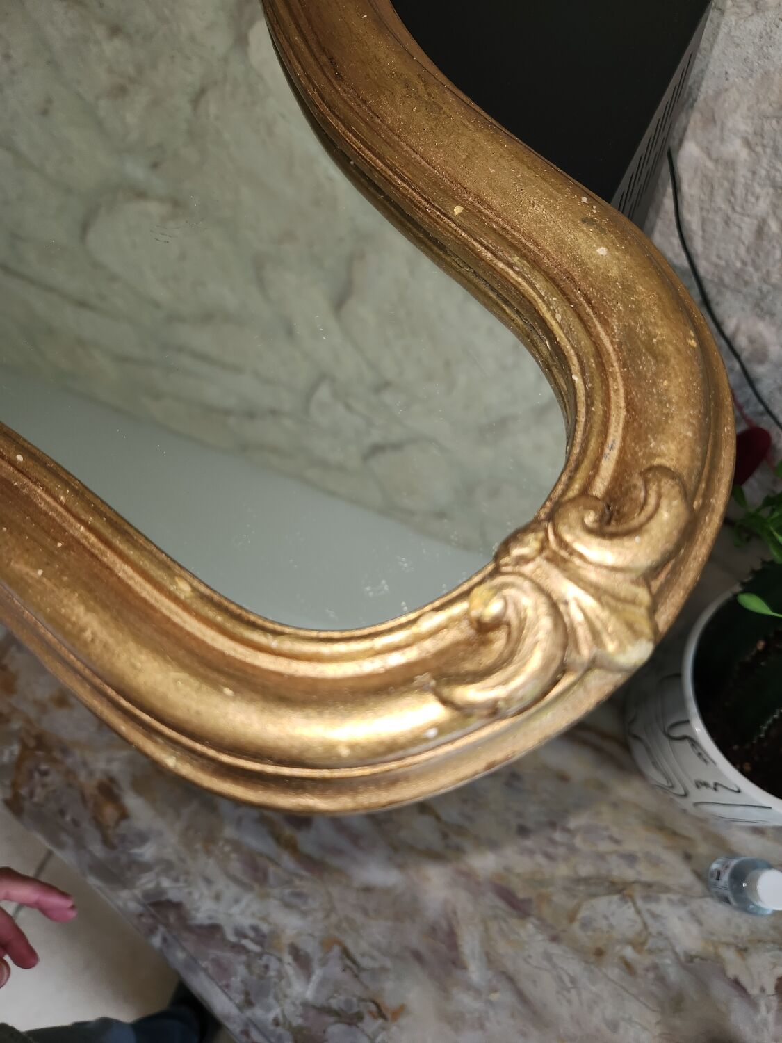 Crested mirror