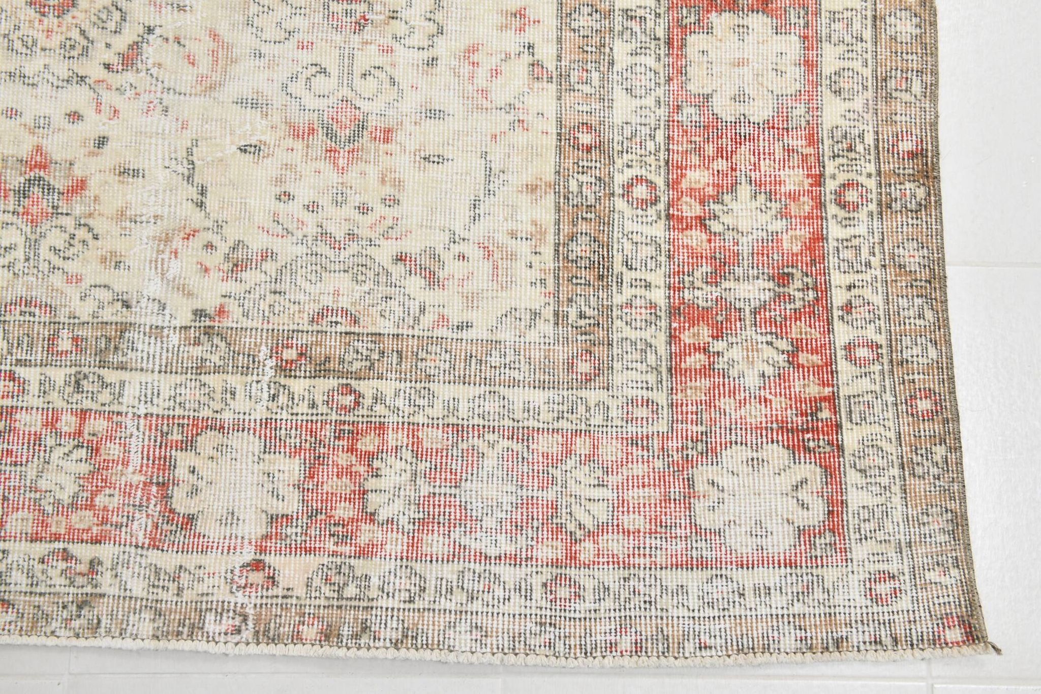 Tapis persan vintage à motif floral