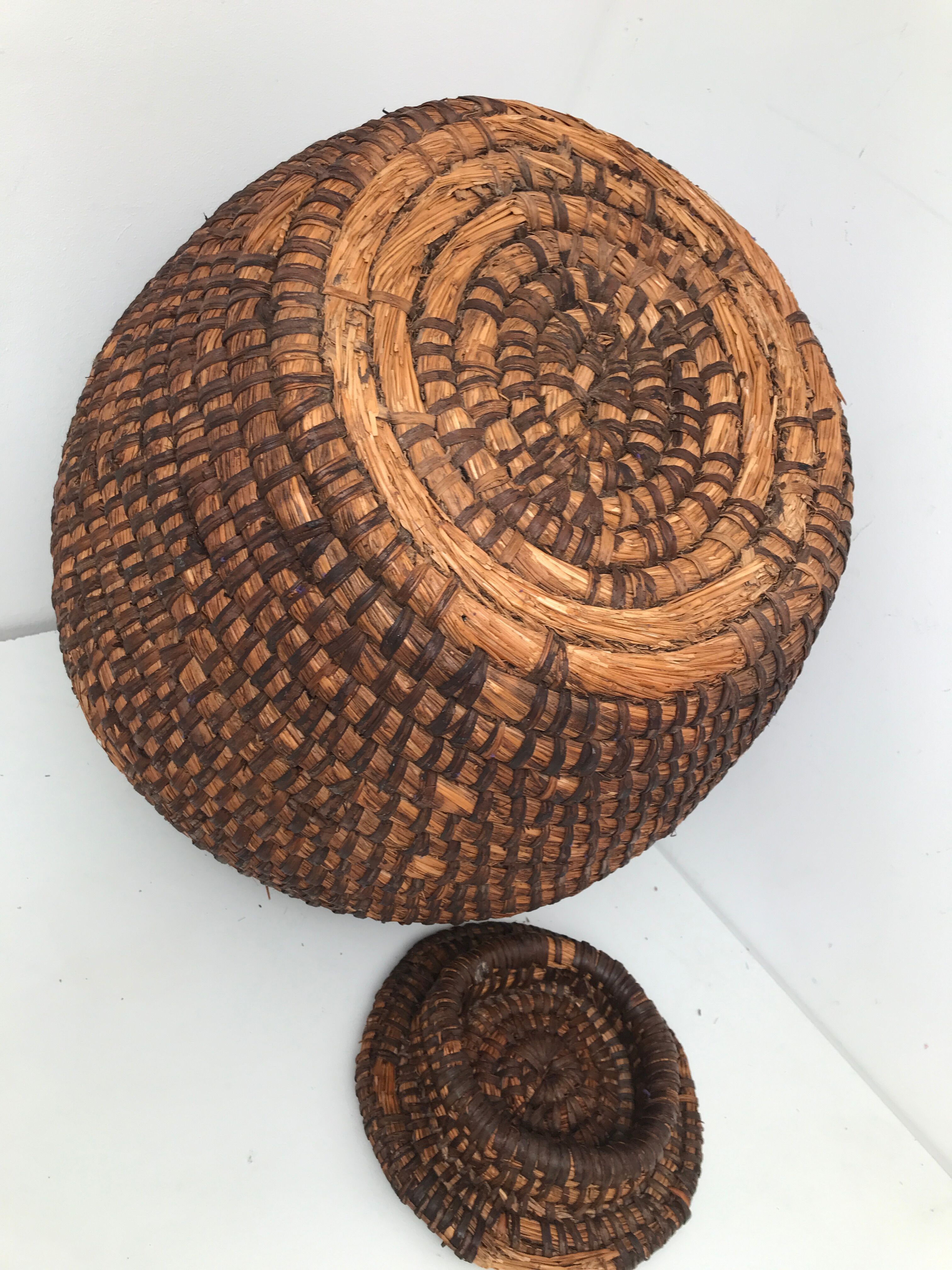 Round straw basket 50s-60s