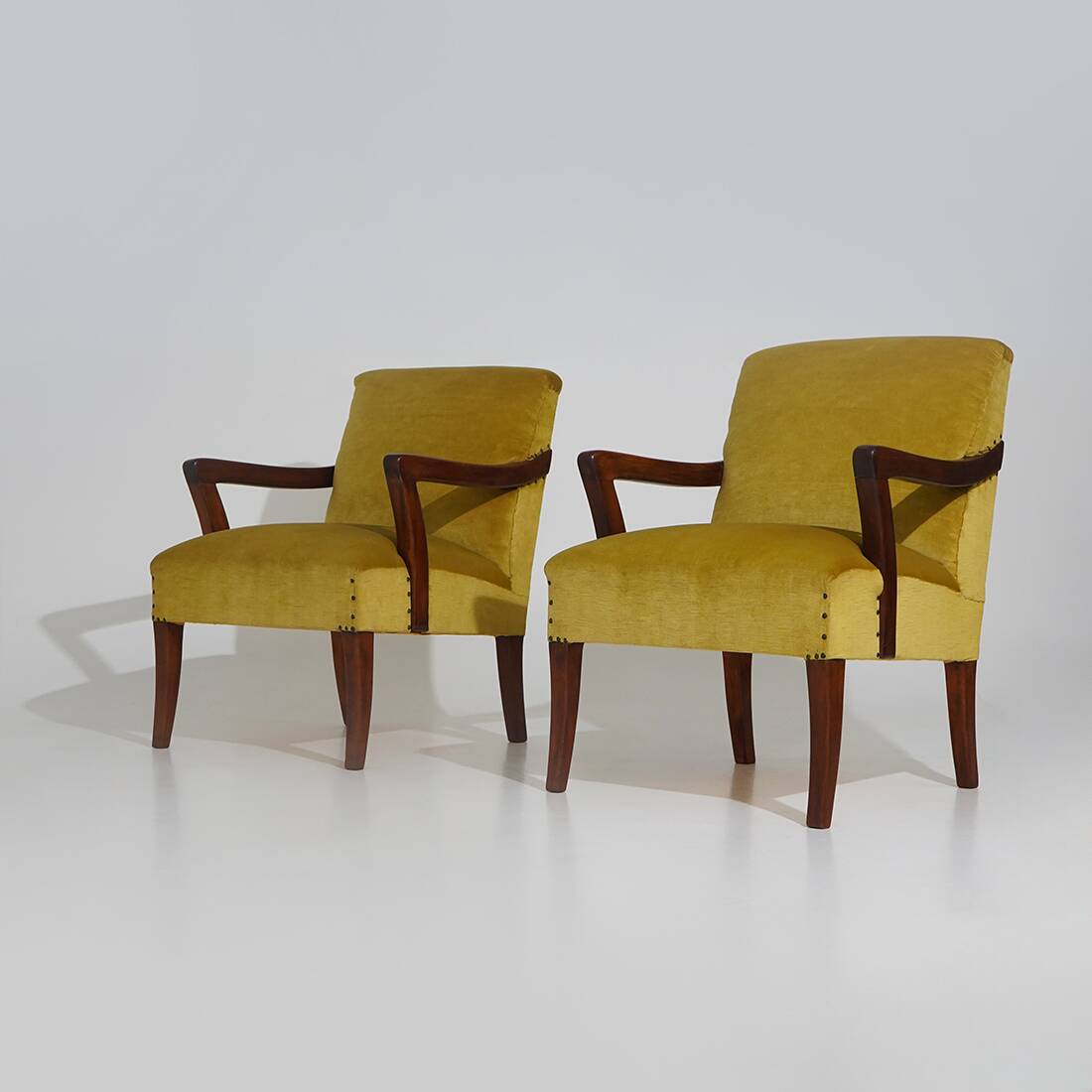 Paire de fauteuils en velours, années 1950