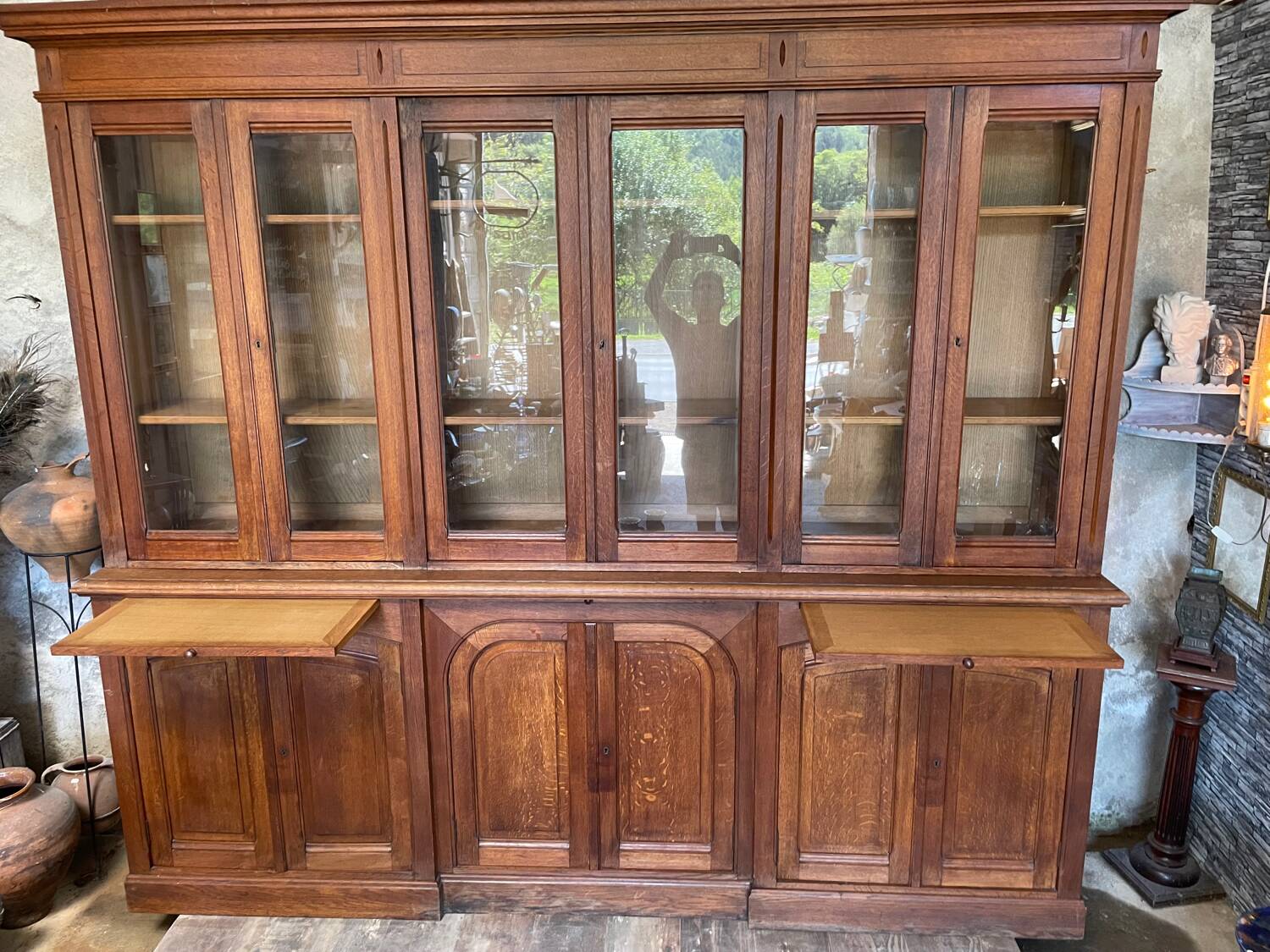 Large two-body showcase library