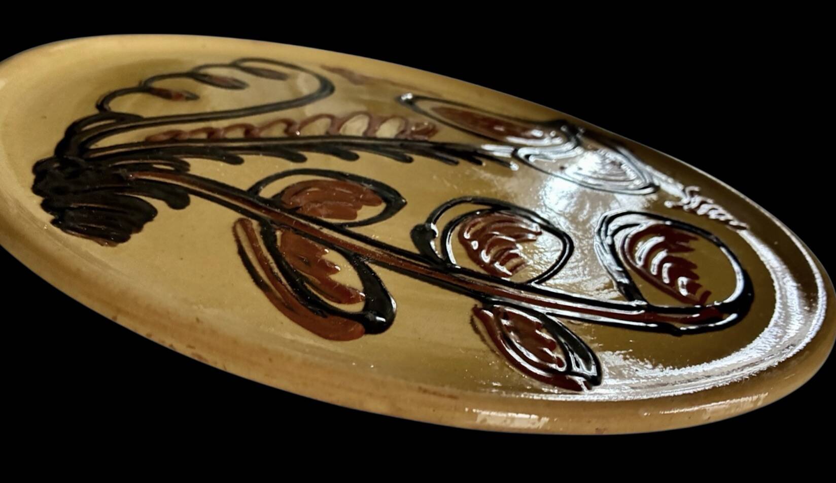 Large decorative abstract terracotta plate