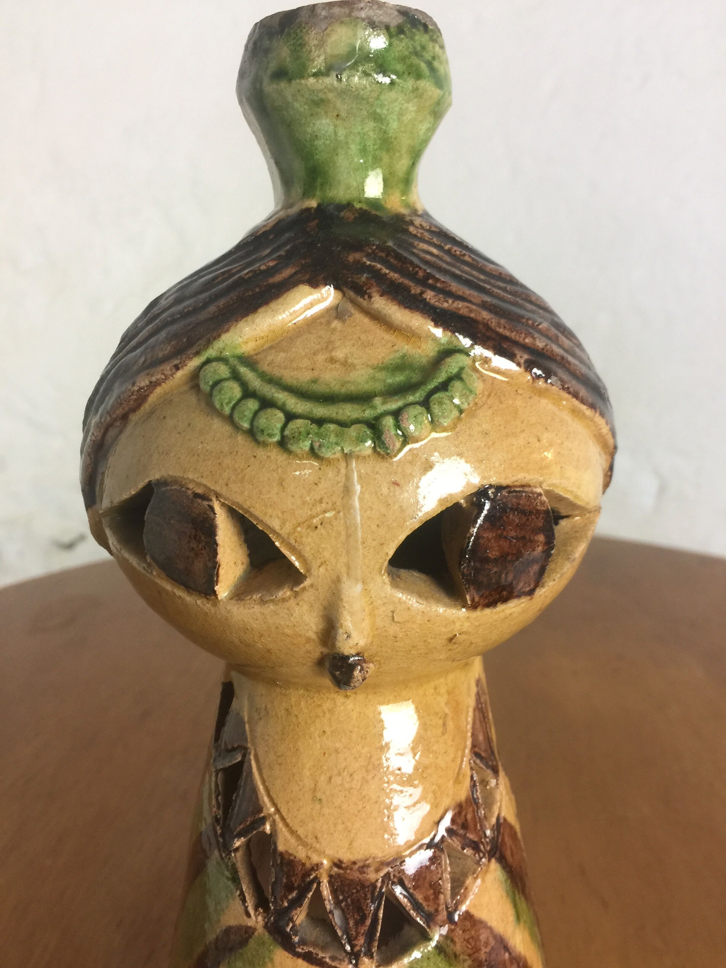 Anthropomorphic sandstone photophore
