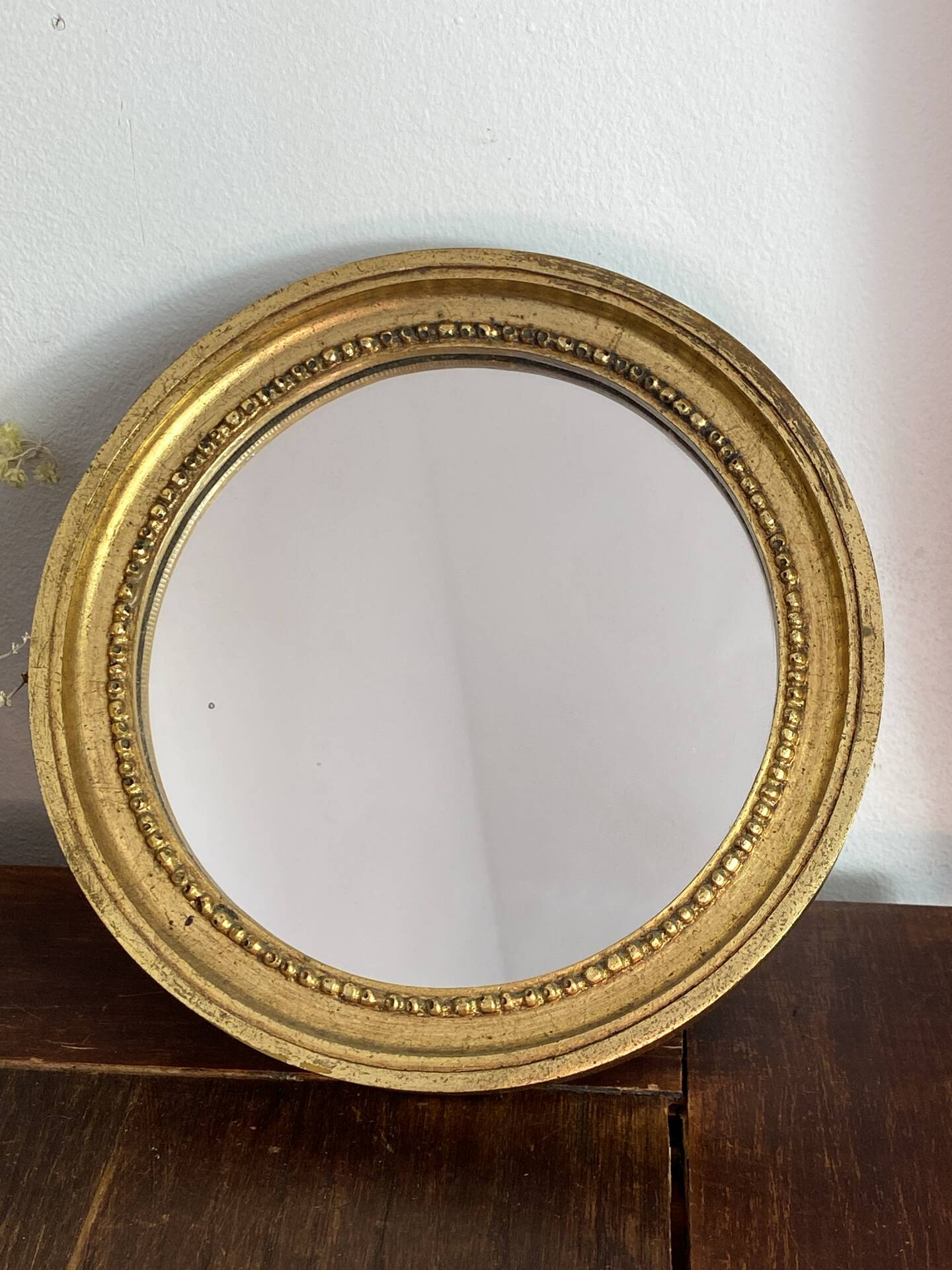 Miroir rond en bois de couleur dorée