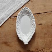 Coupelle ancienne feuille en barbotine blanche anglaise