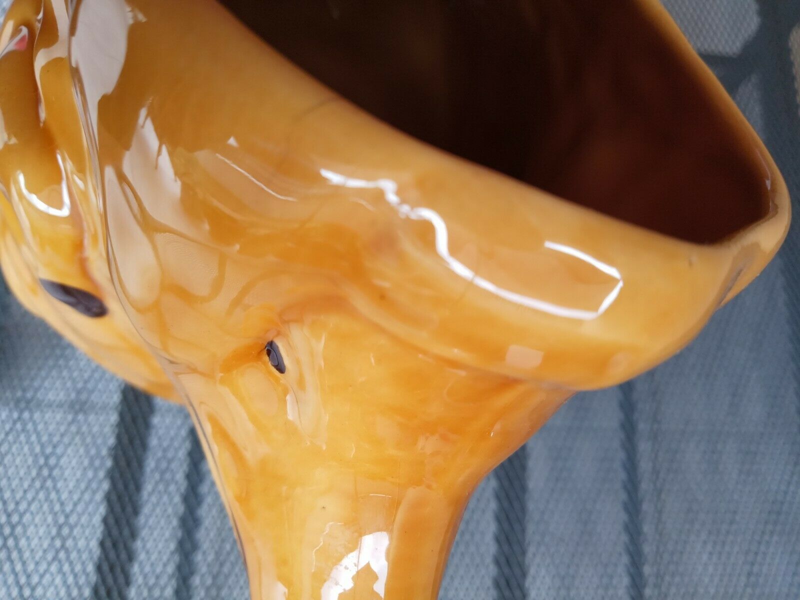 Anthropomorphic pitcher in dabbling