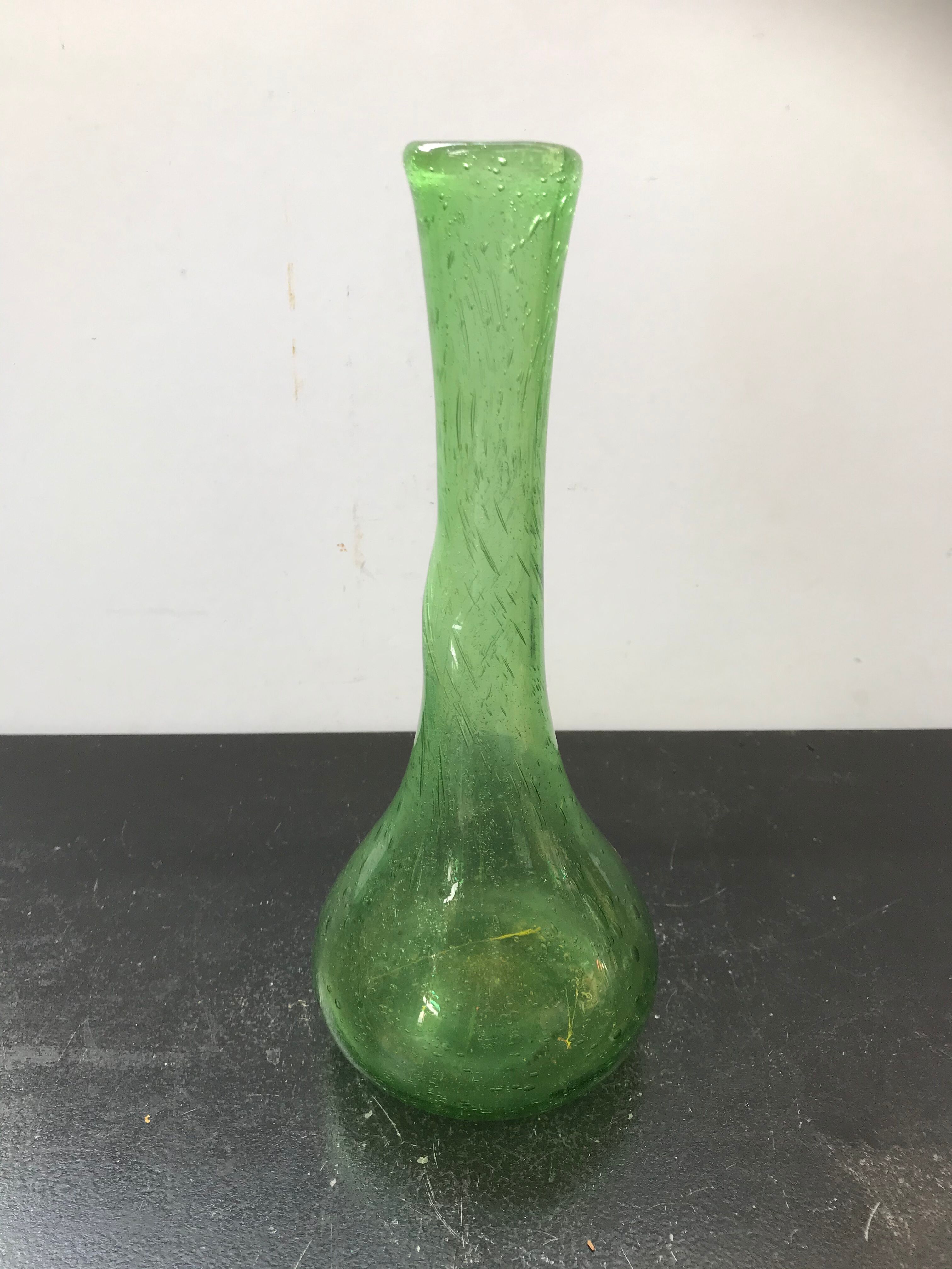 Former vase soliflore vintage bullé glass