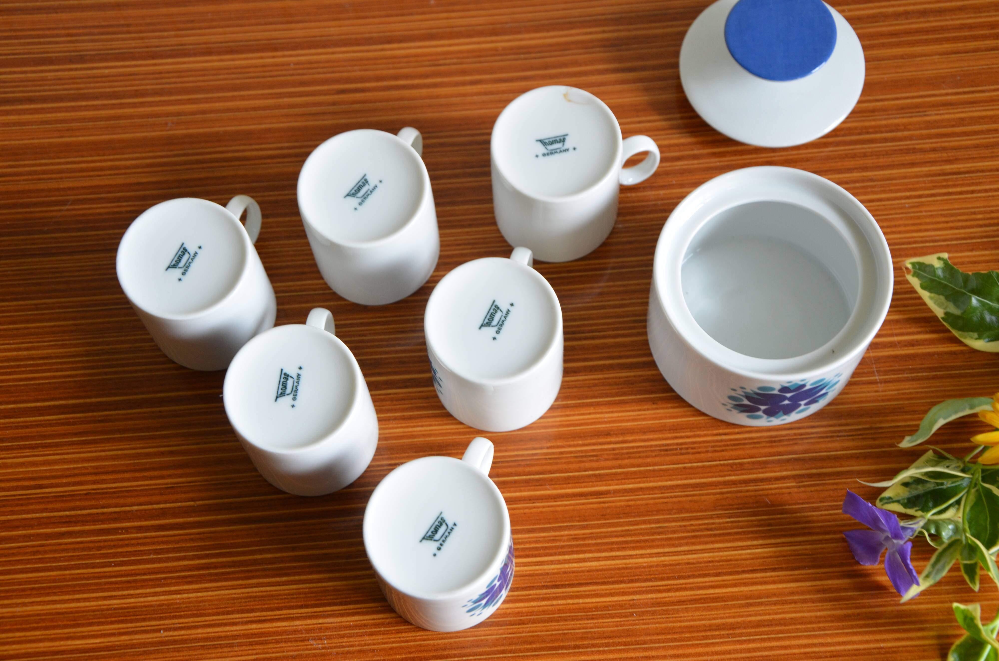 Cups and sugar from Thomas, Germany