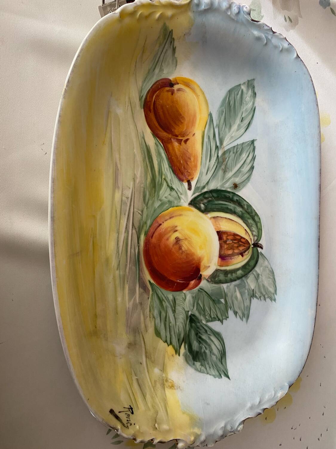 Presentation dish signed by René