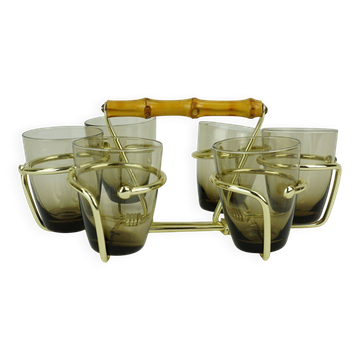 Ensemble de 6 verres à shot des années 1950 dans un support en laiton avec poignée en bambou.