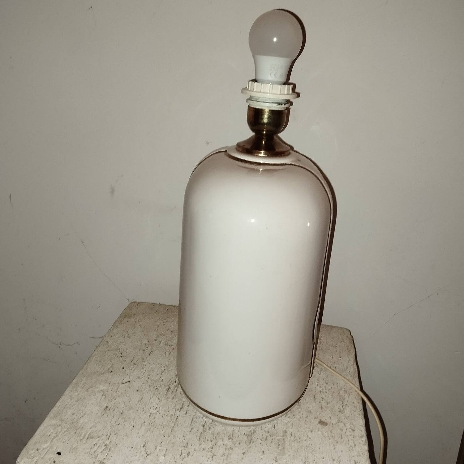 Ceramic lamp base