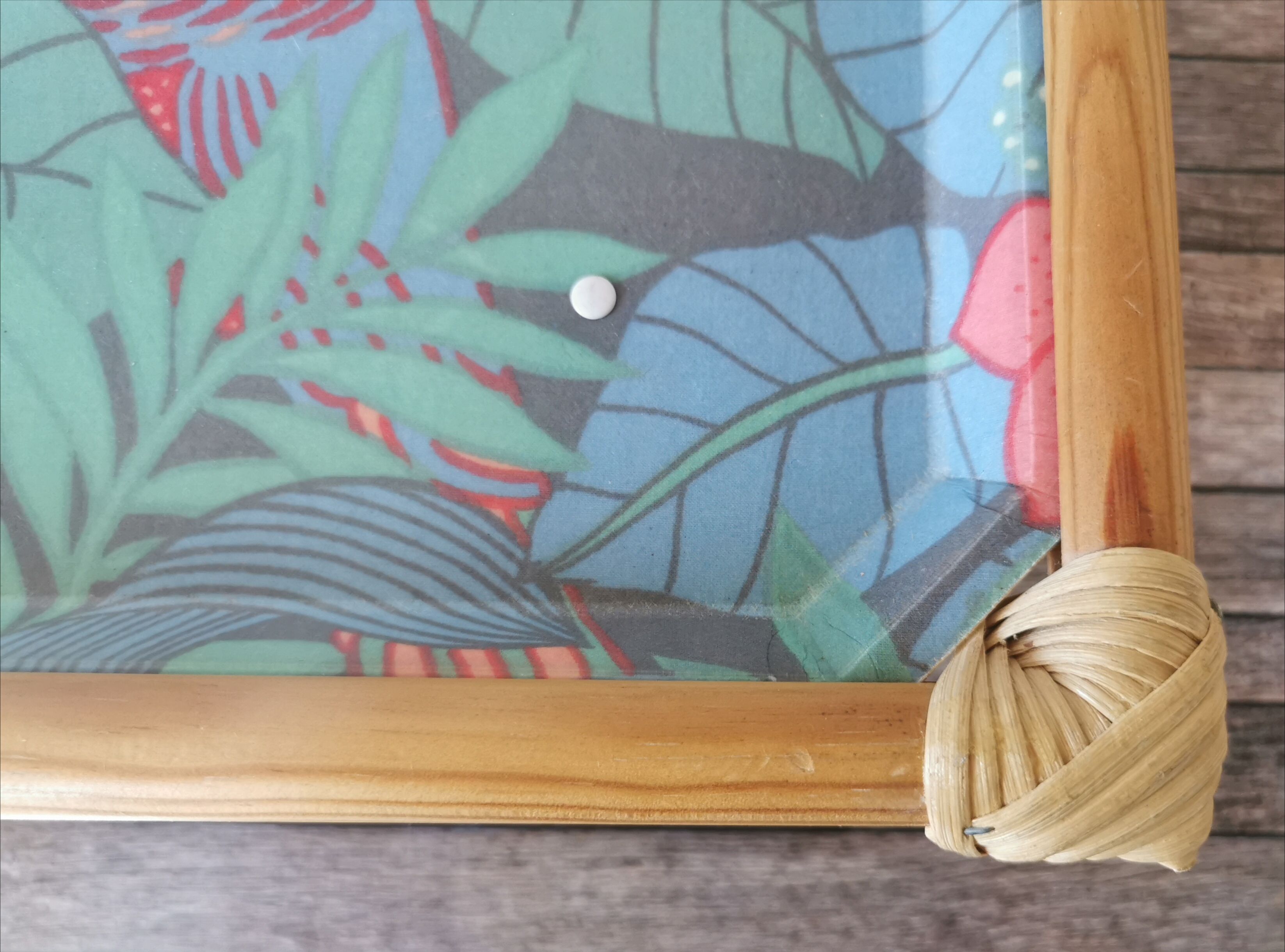 Folding tray parrots and flowers fiber and rattan