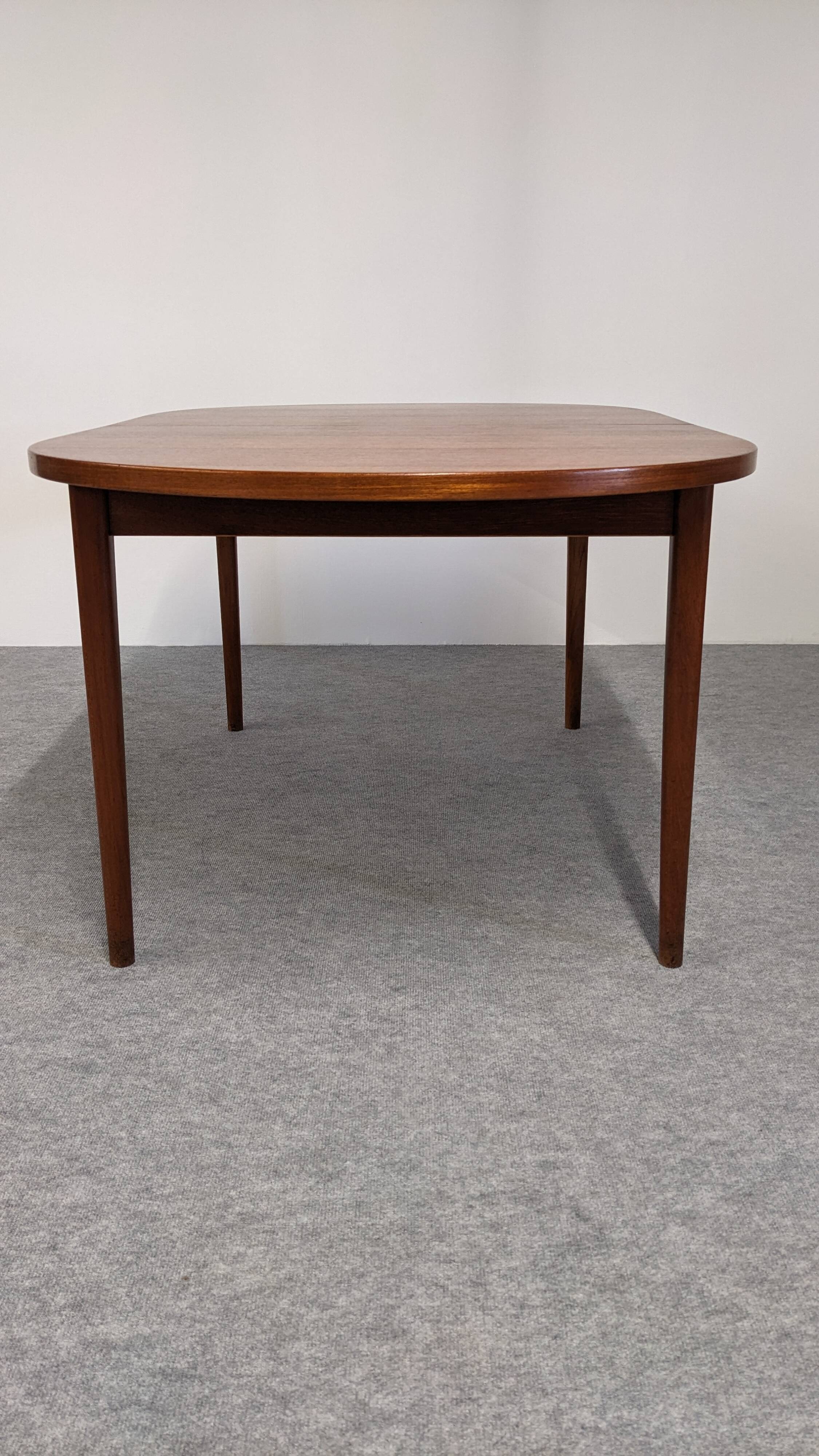 Oval extendable teak table by Nils Jonsson for Troeds 50s/60s