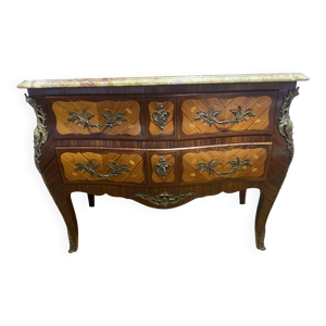 Commode de style Louis