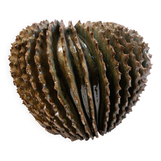 ball vase with twisted fins