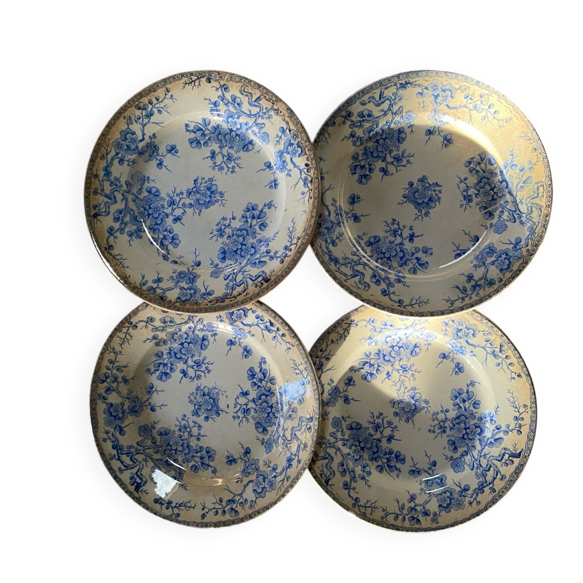 Set of 4 dessert plates in Gien ironstone, fleurette model.