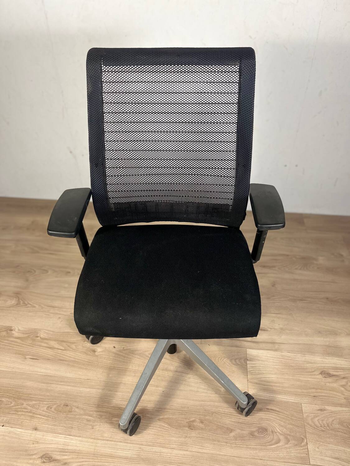 Steelcase v1 Think Ergonomic Chair - Black Grey