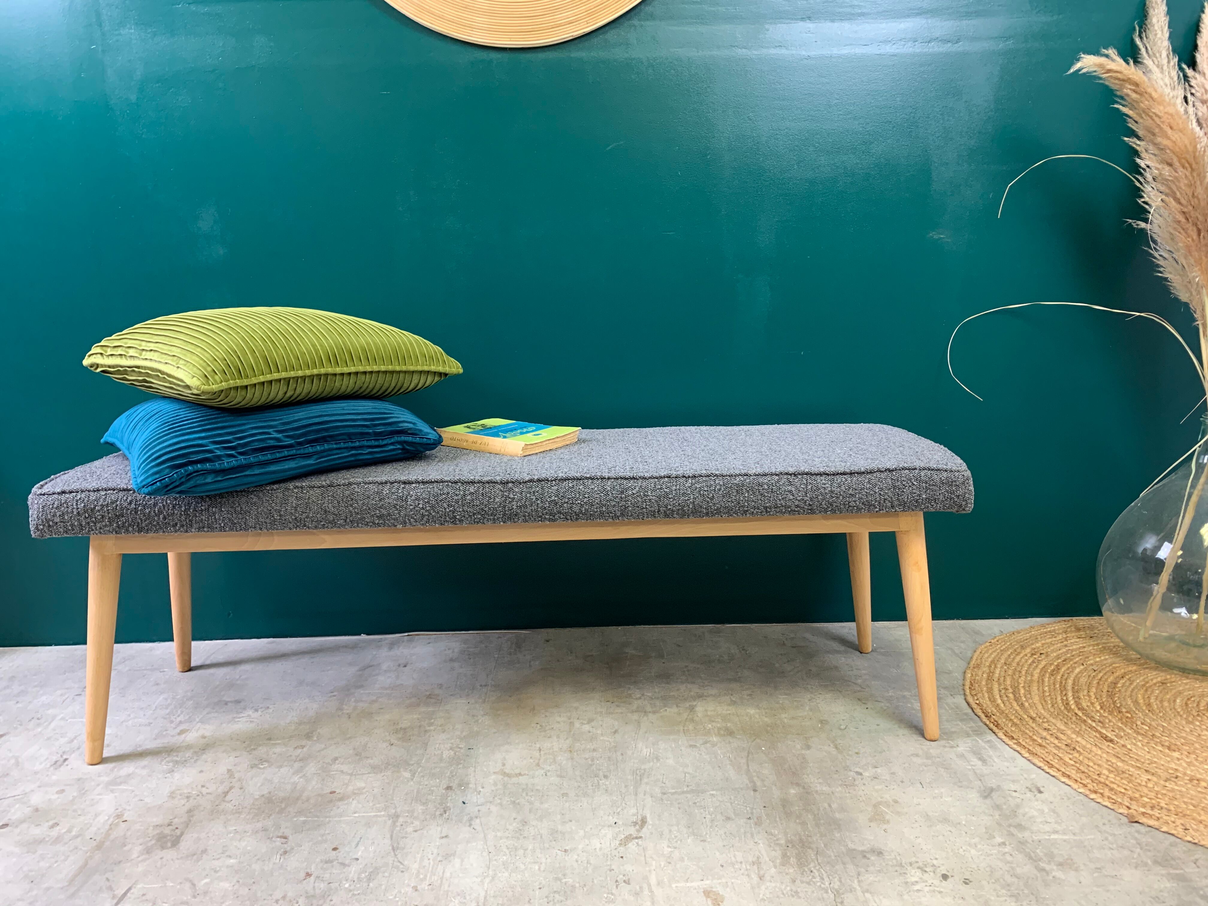 Scandinavian-line bench