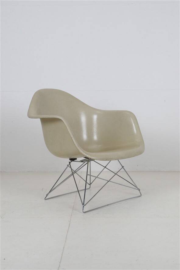 Rare Herman Miller / Charles & Ray Eames “LAR” fiberglass armchair on “Cat’s Cradle Base” / 1950s-1960s