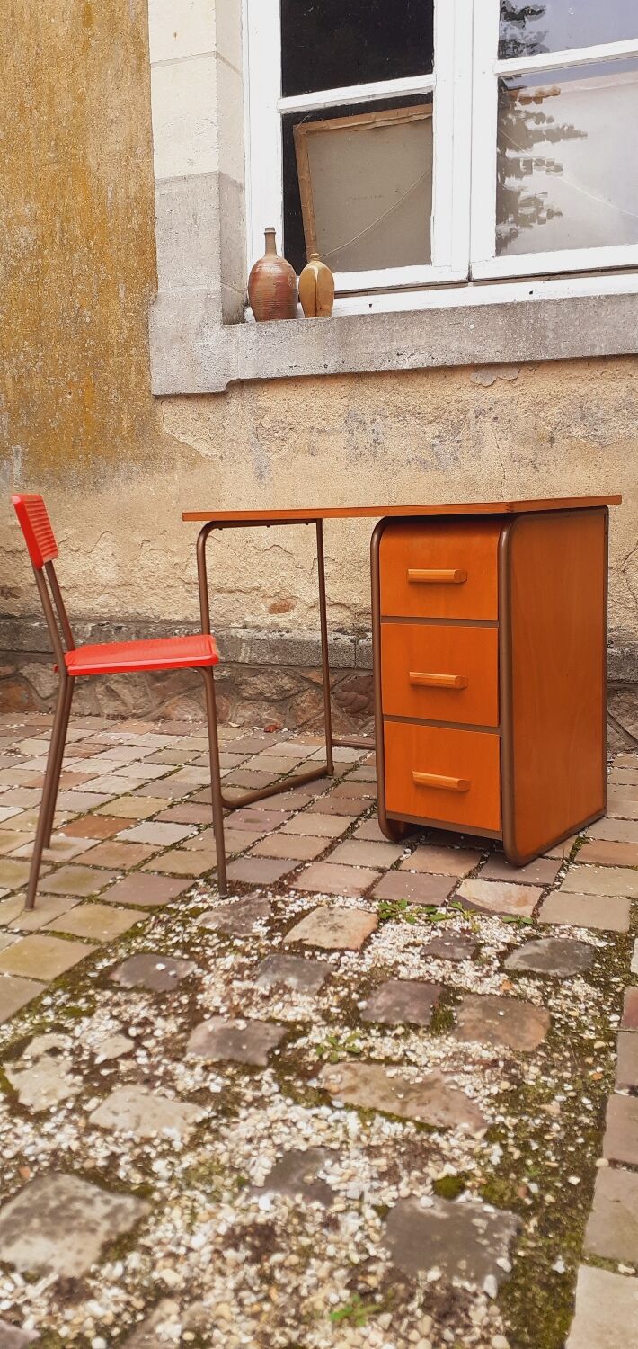 Desk and its vintage chair year 50