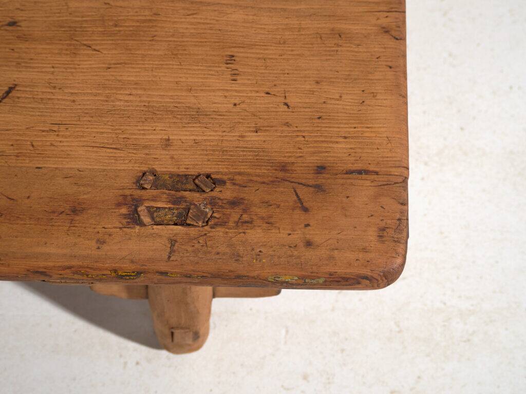 Table basse ancienne en bois de pin – Chine, circa 1930