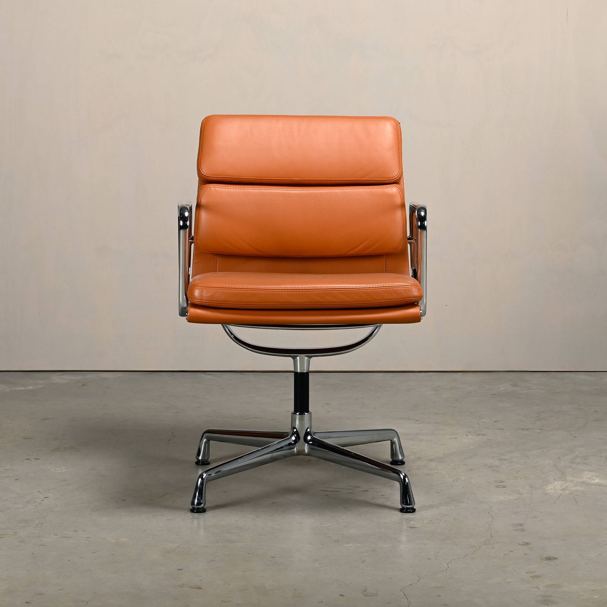 Charles & Ray Eames EA208 Soft Pad Chairs Chrome and Cognac leather, Vitra