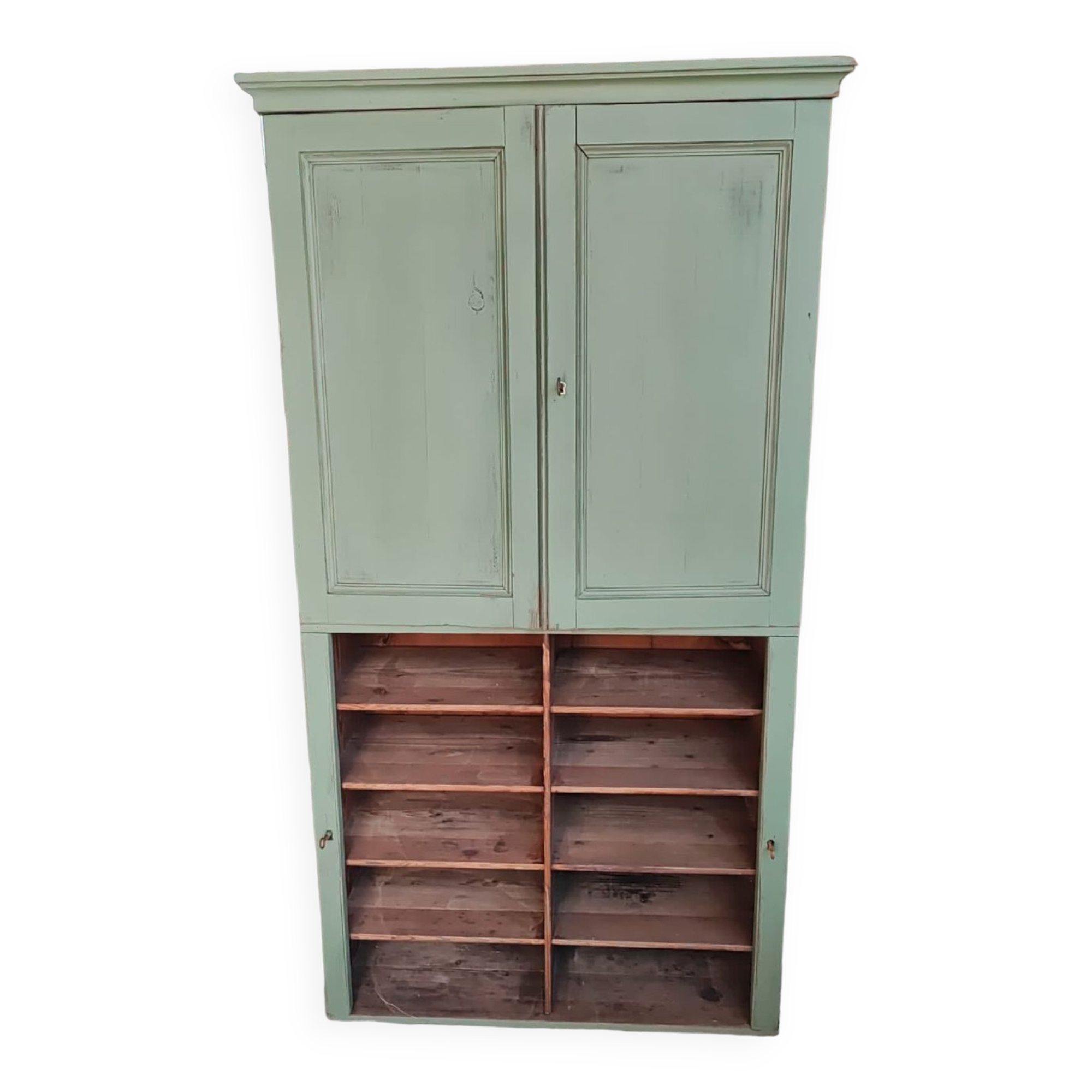 Cardboard maker, trade furniture with lockers