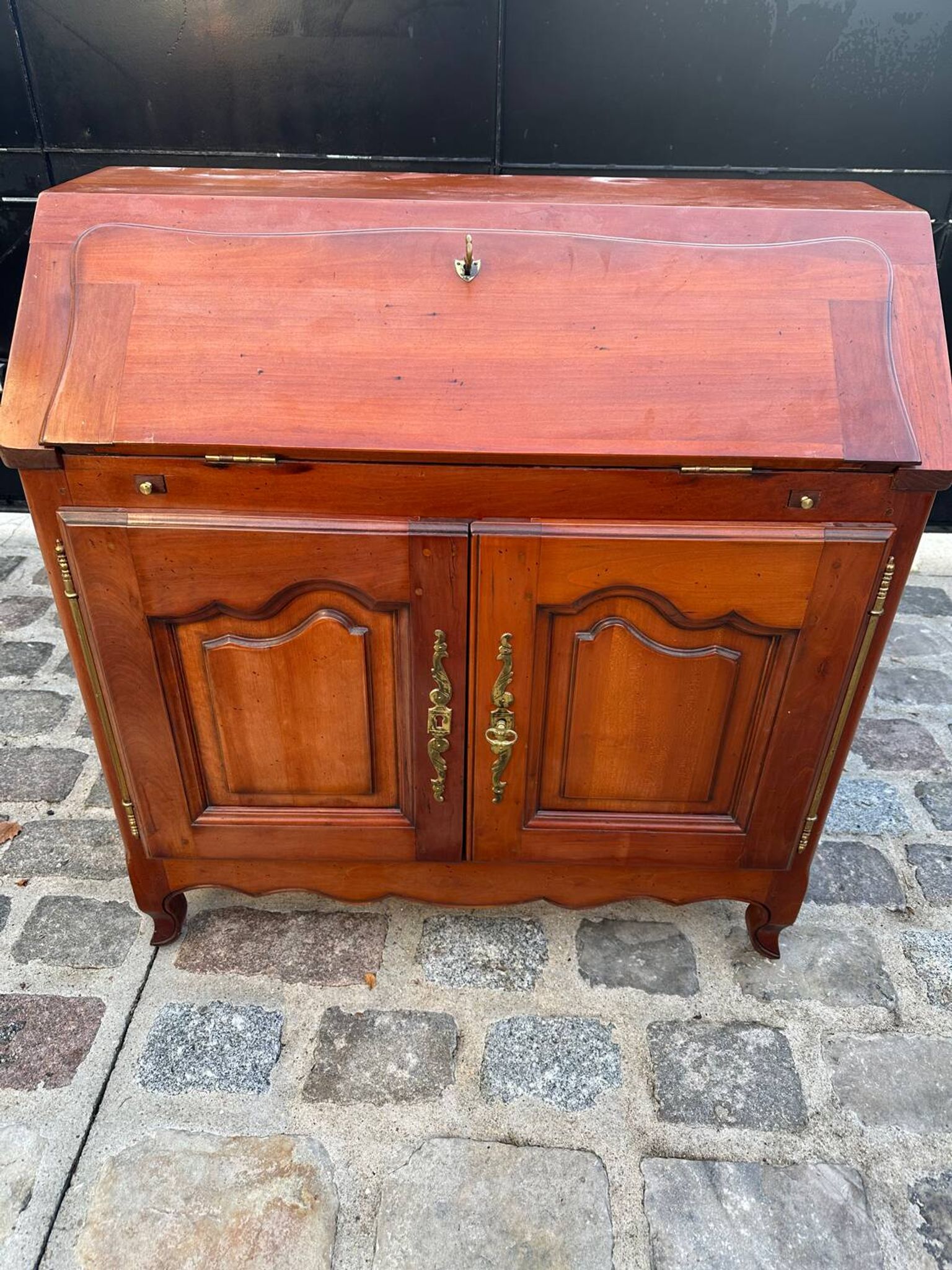 Secrétaire dos d’âne de style régence