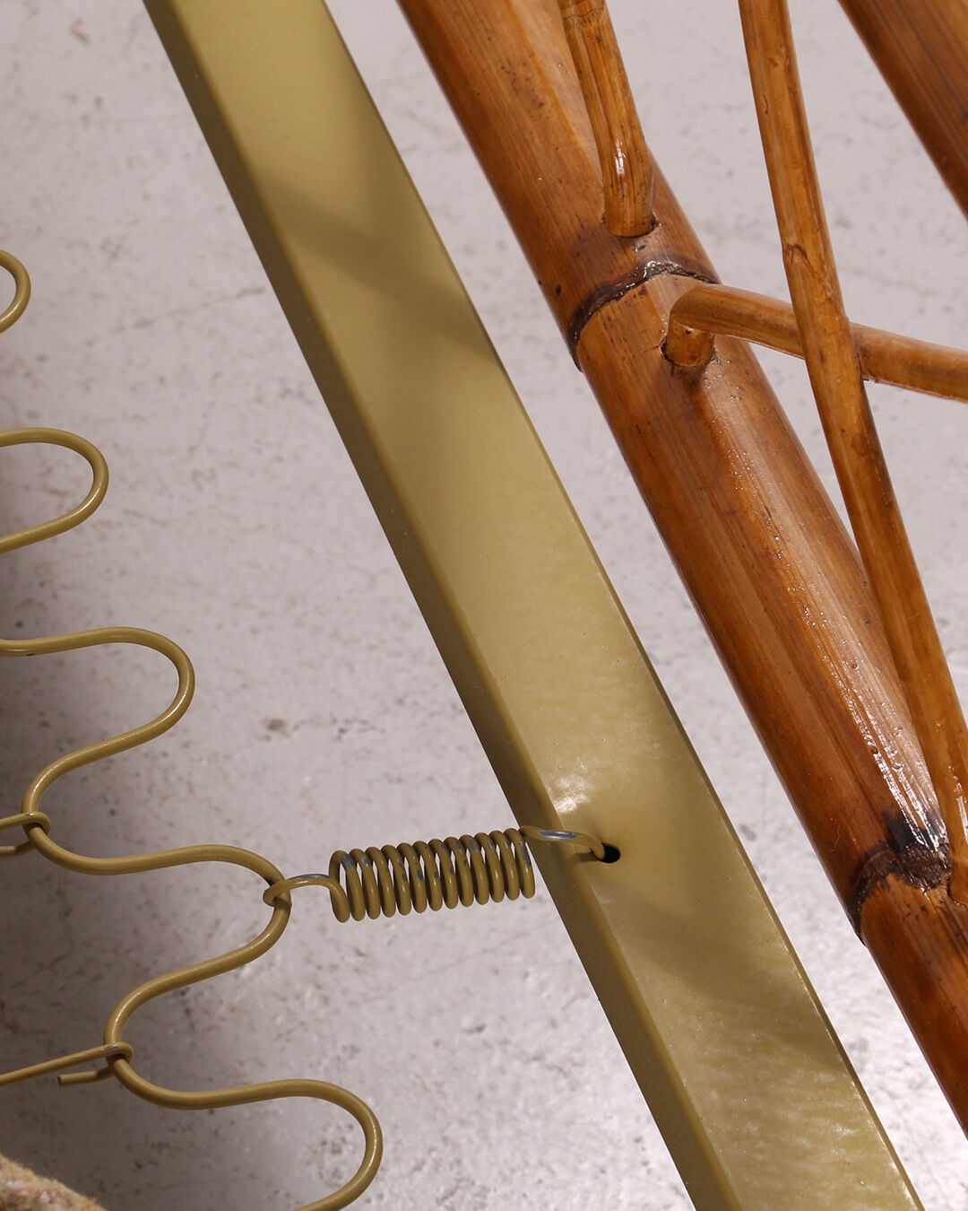 Bed 140 rattan and 2 vintage bedside tables