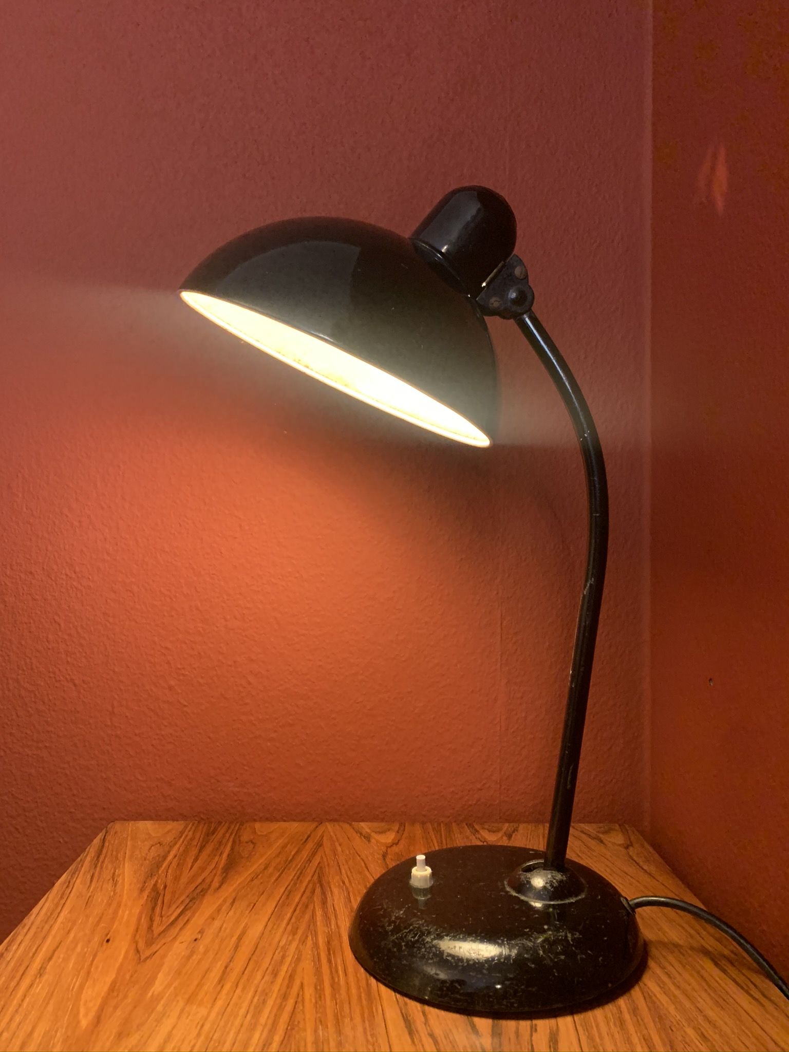 Lampe de bureau noire allemande MidCentury par Kaiser Idell, années 1940