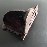 Tablette murale d’angle sculptée