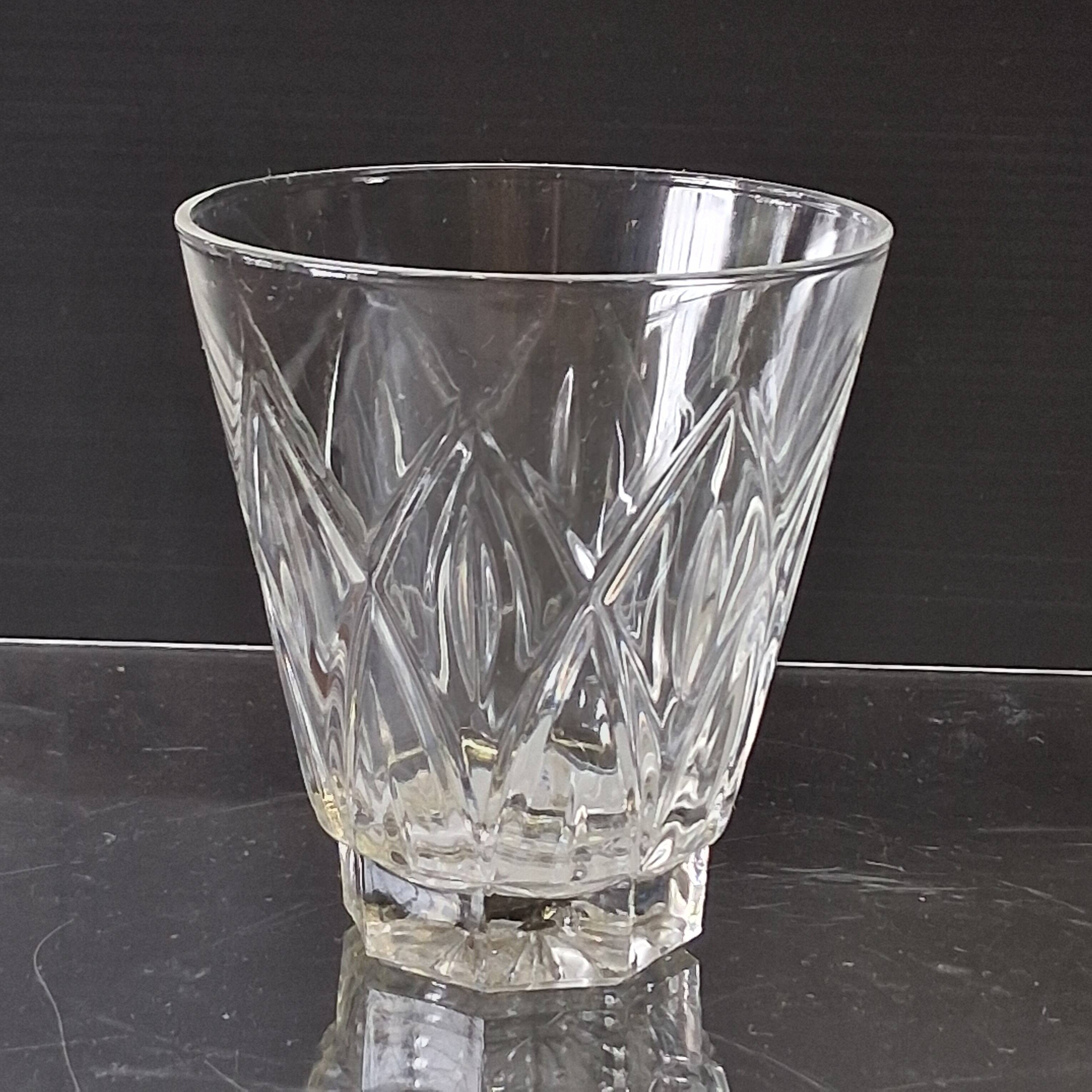Set of 8 vintage water or digestif glasses in good condition.