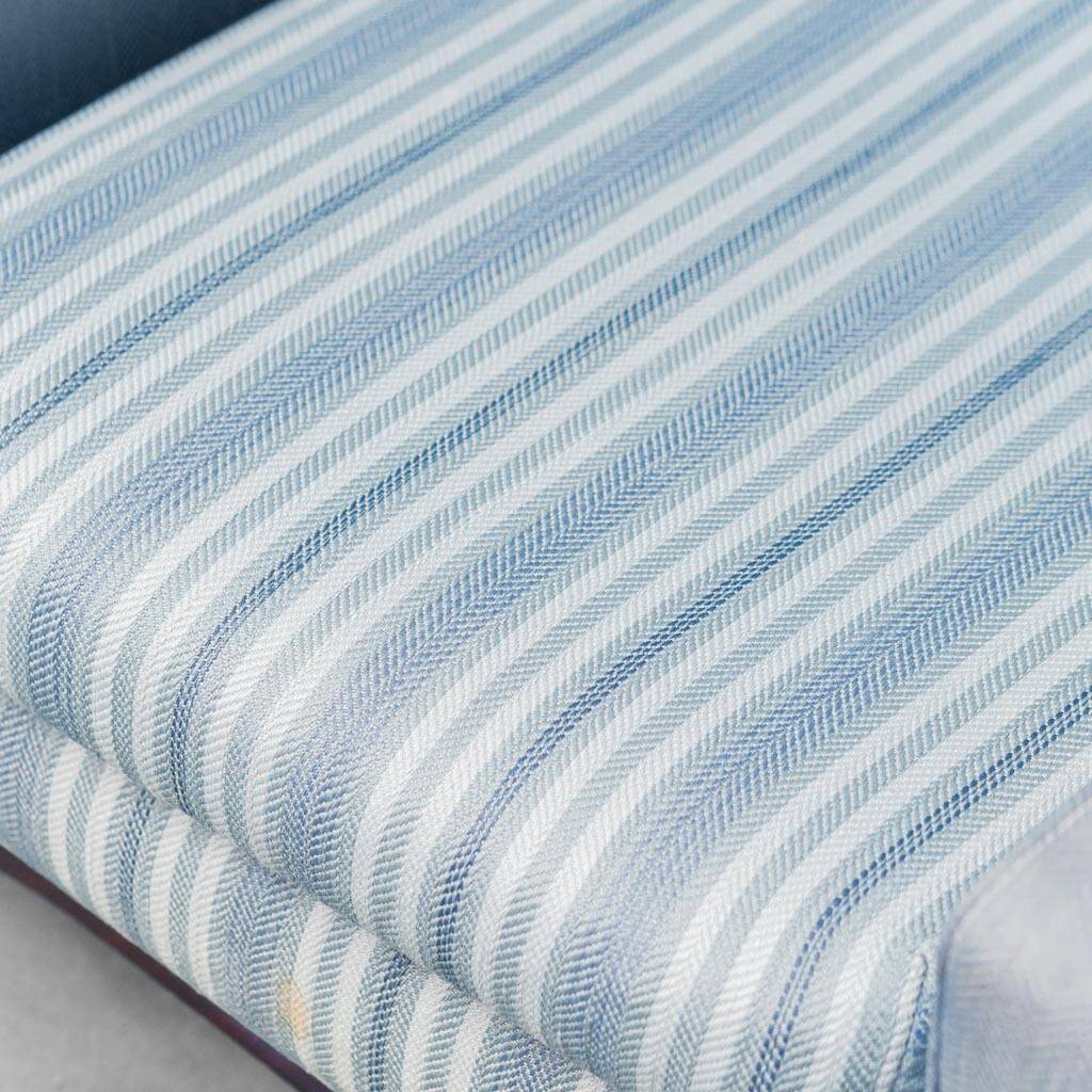 Poltrona in tessuto blu legno anni ’60 vintage modernariato