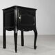 Paire de tables de nuit françaises de style Louis XV en bois sculpté du 20e siècle