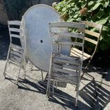 1830 period garden furniture: 1 iron table and 4 iron and wood chairs
