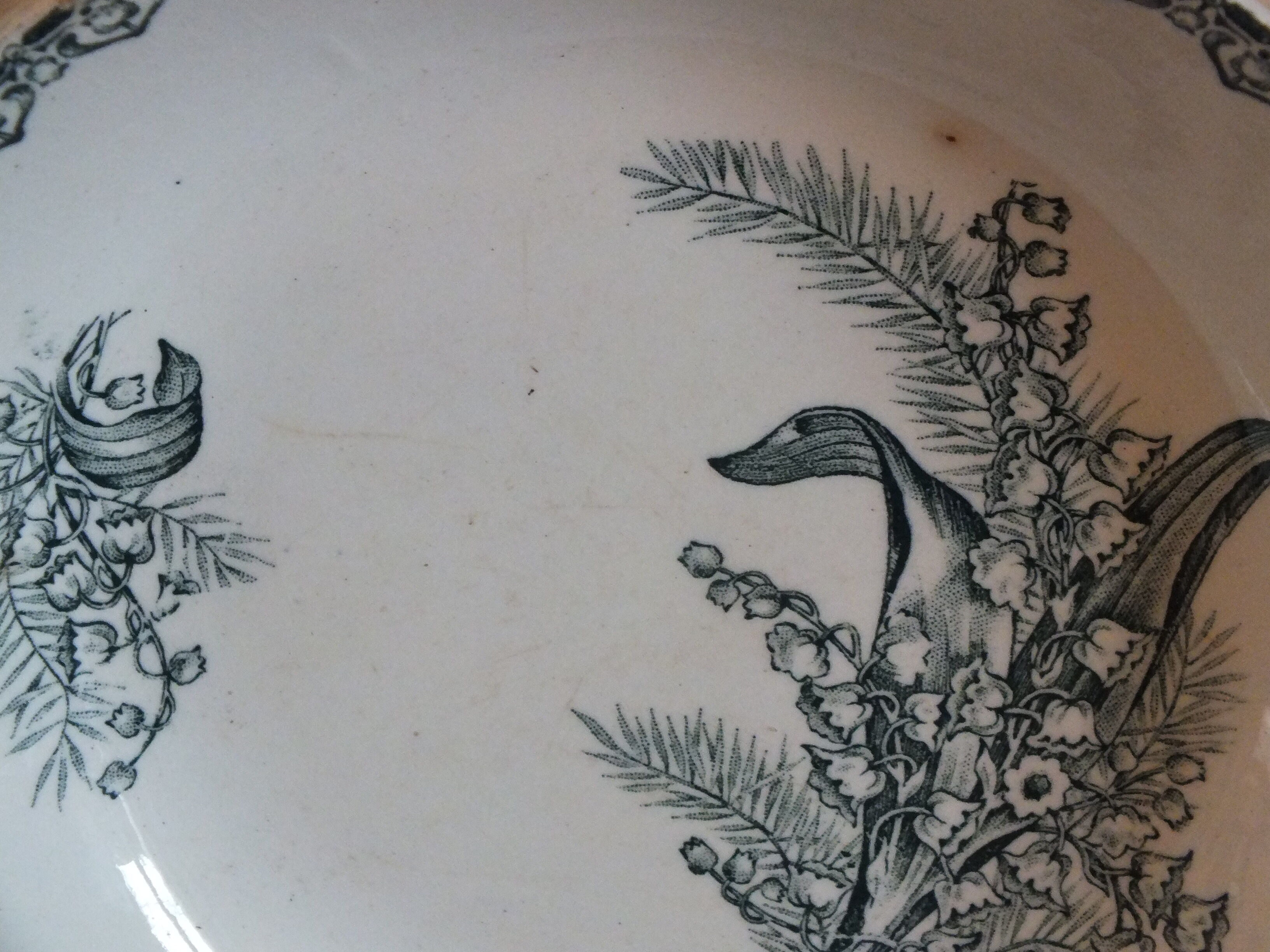 3 plates caps in Terre de Fer Saint Amand service Lily of the valley