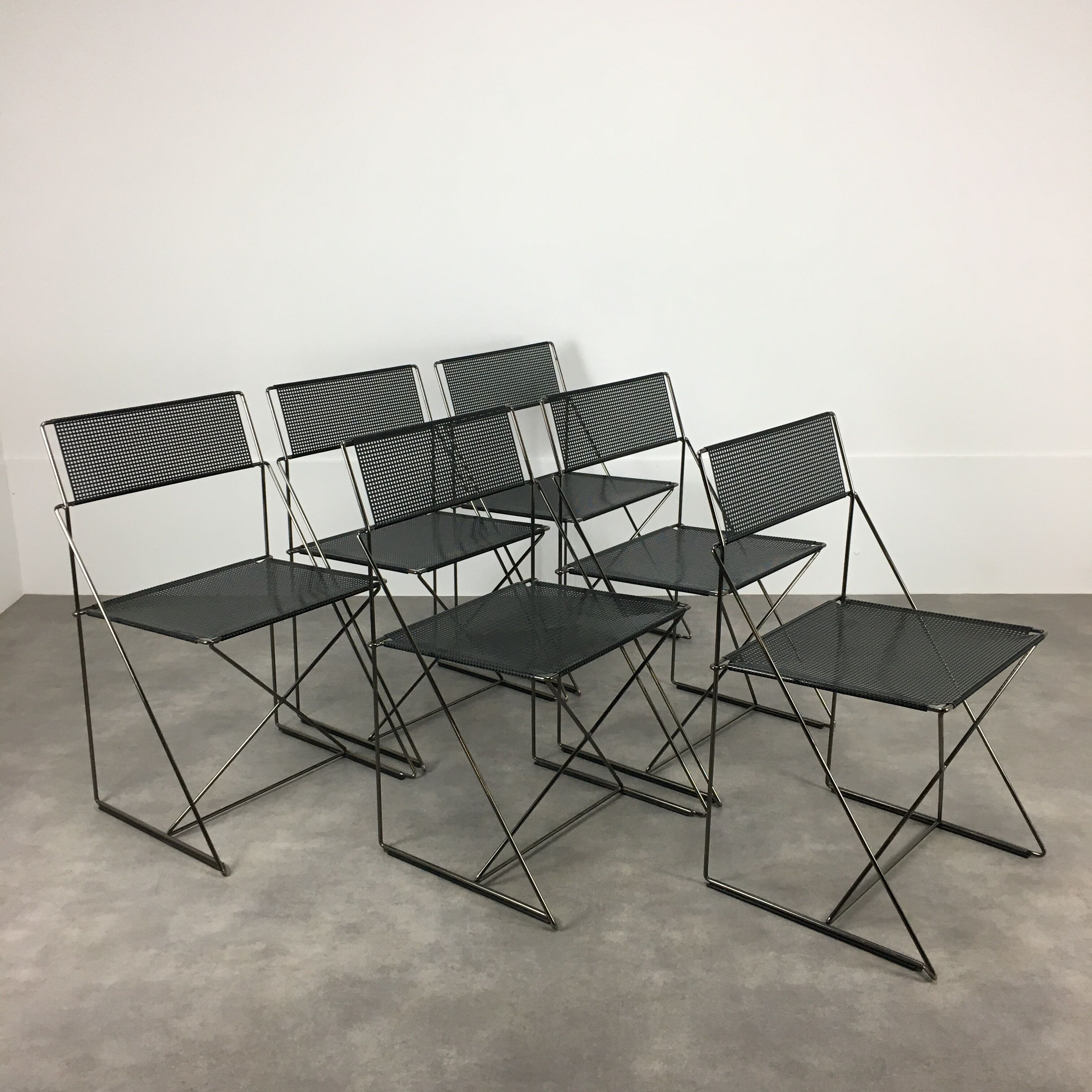 6 X-Line chairs by Niels Jorgen for Magis Italy Memphis style 1980